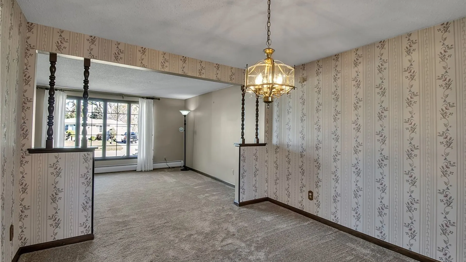 Property at 4 Windtree Lane, West Seneca, NY 14224 11