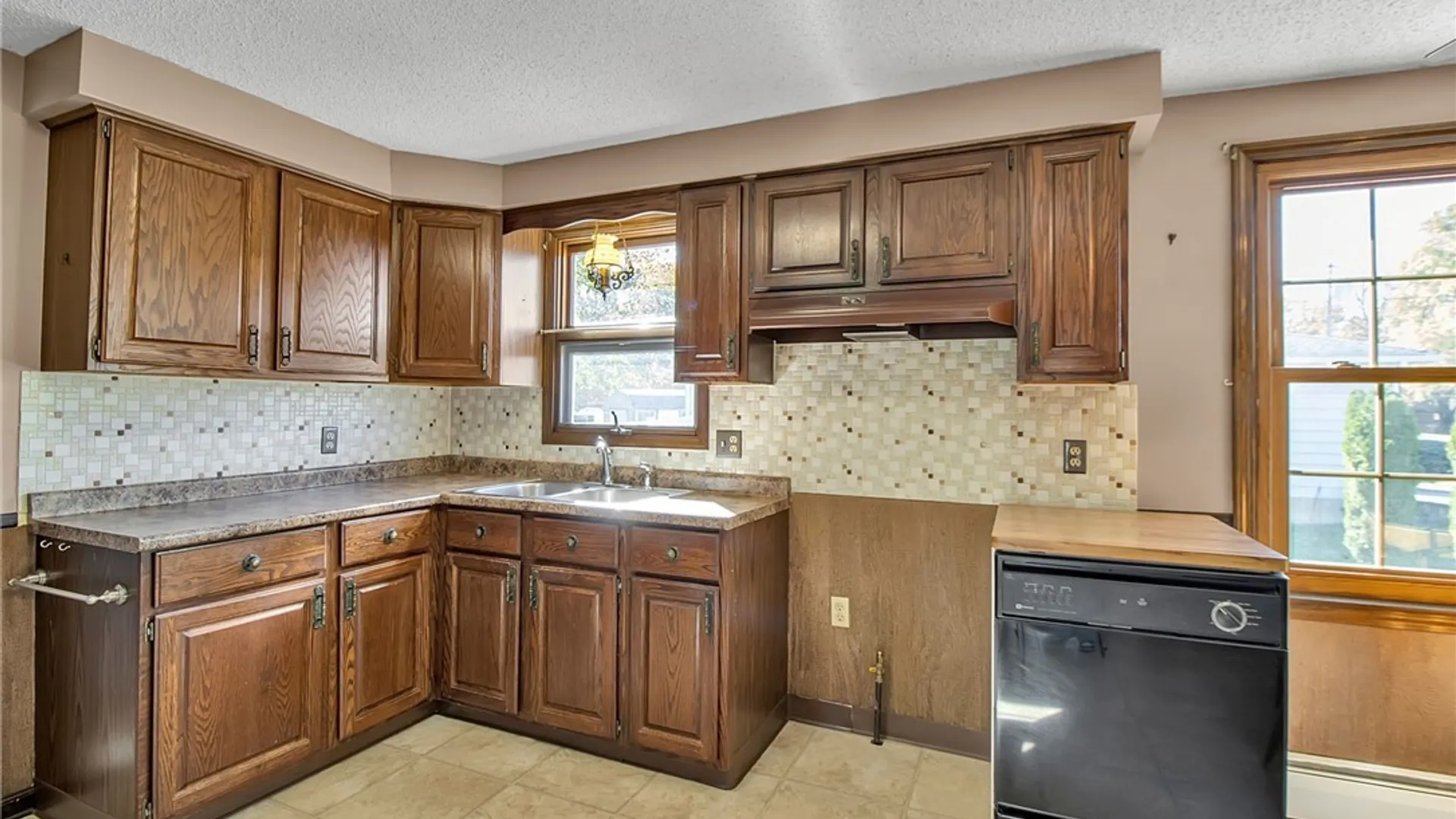 Property at 4 Windtree Lane, West Seneca, NY 14224 16