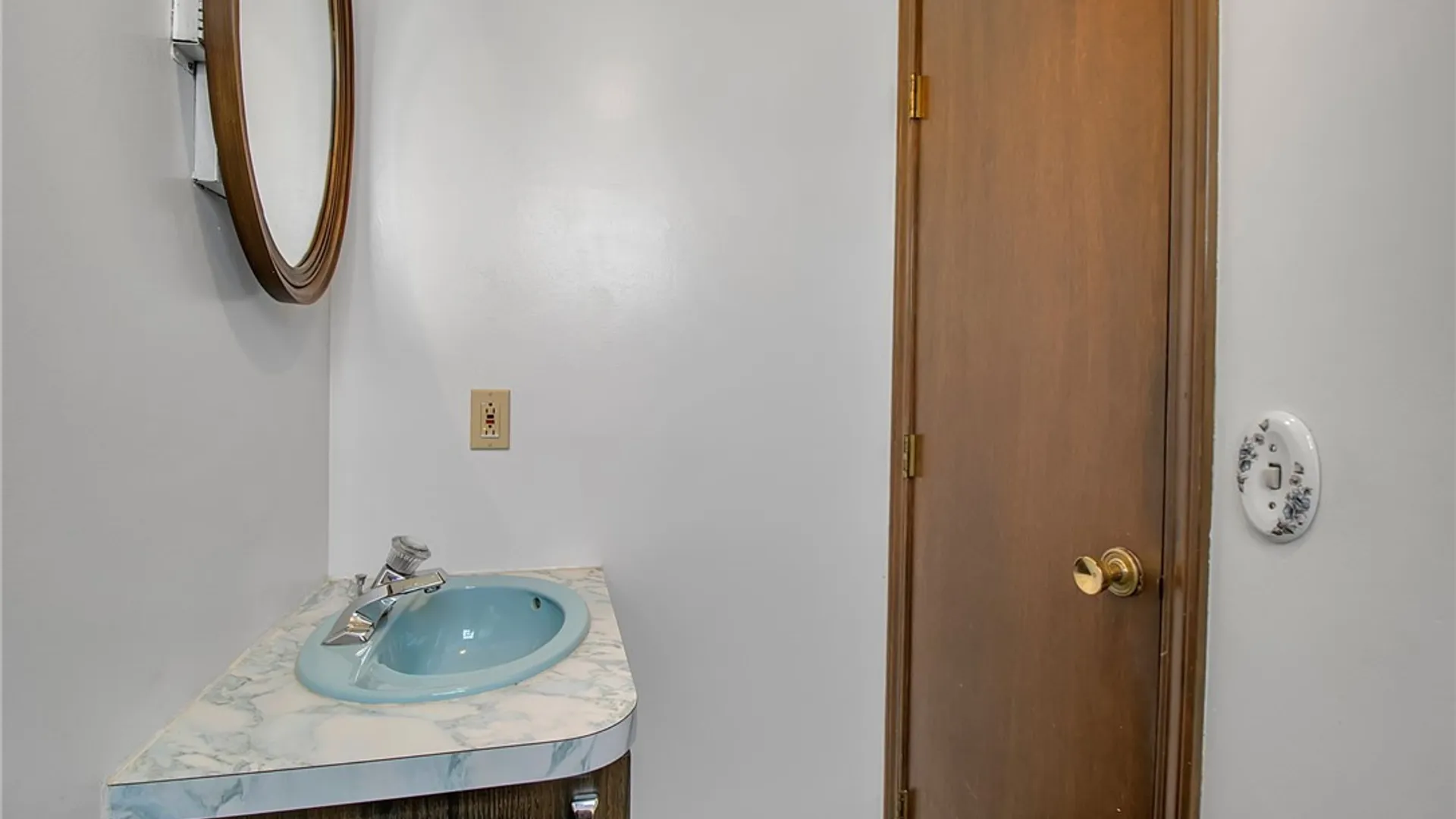 Property at 4 Windtree Lane, West Seneca, NY 14224 25