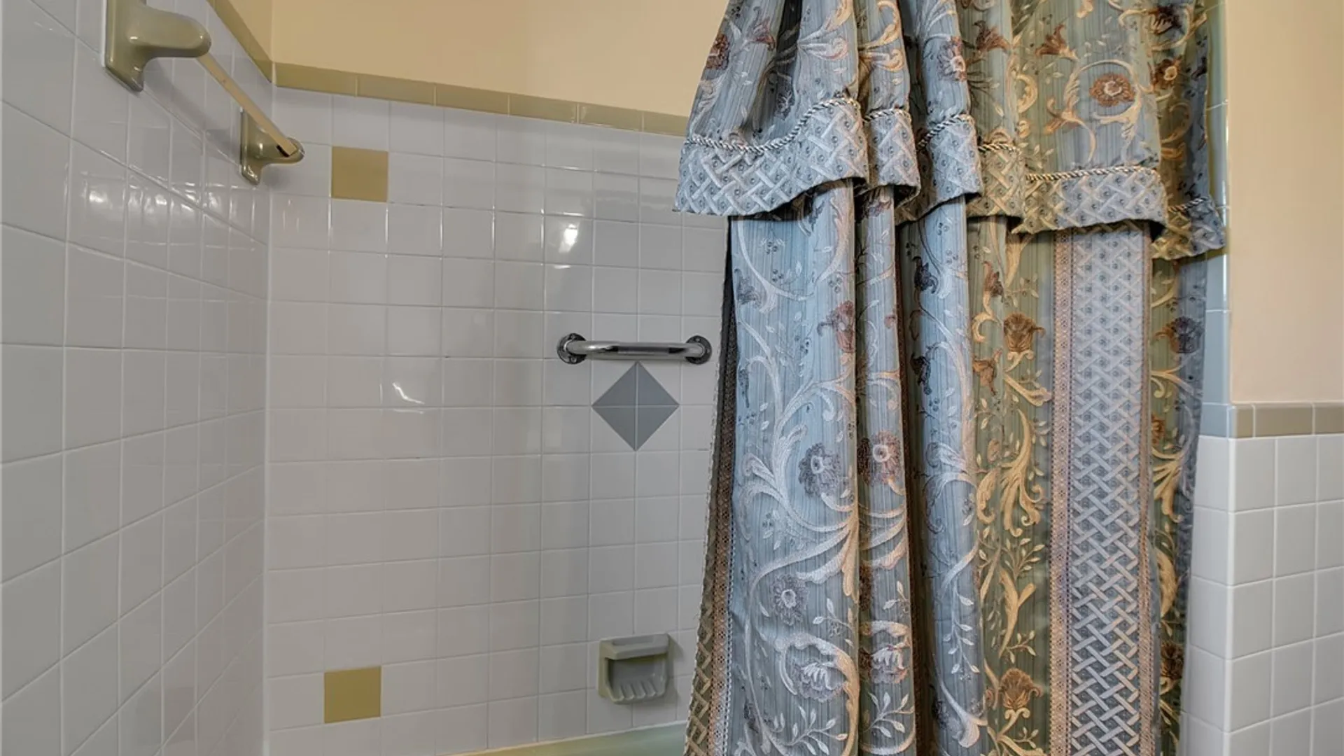 Property at 4 Windtree Lane, West Seneca, NY 14224 33