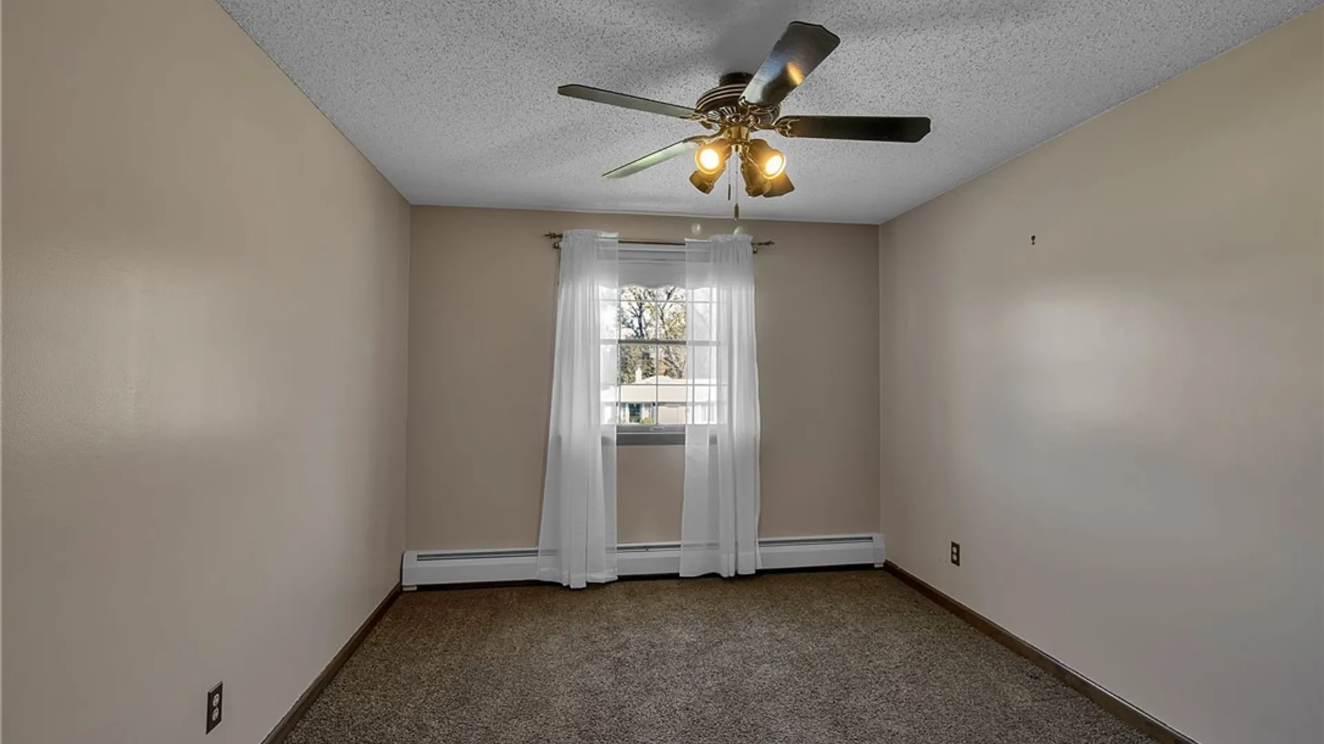 Property at 4 Windtree Lane, West Seneca, NY 14224 36