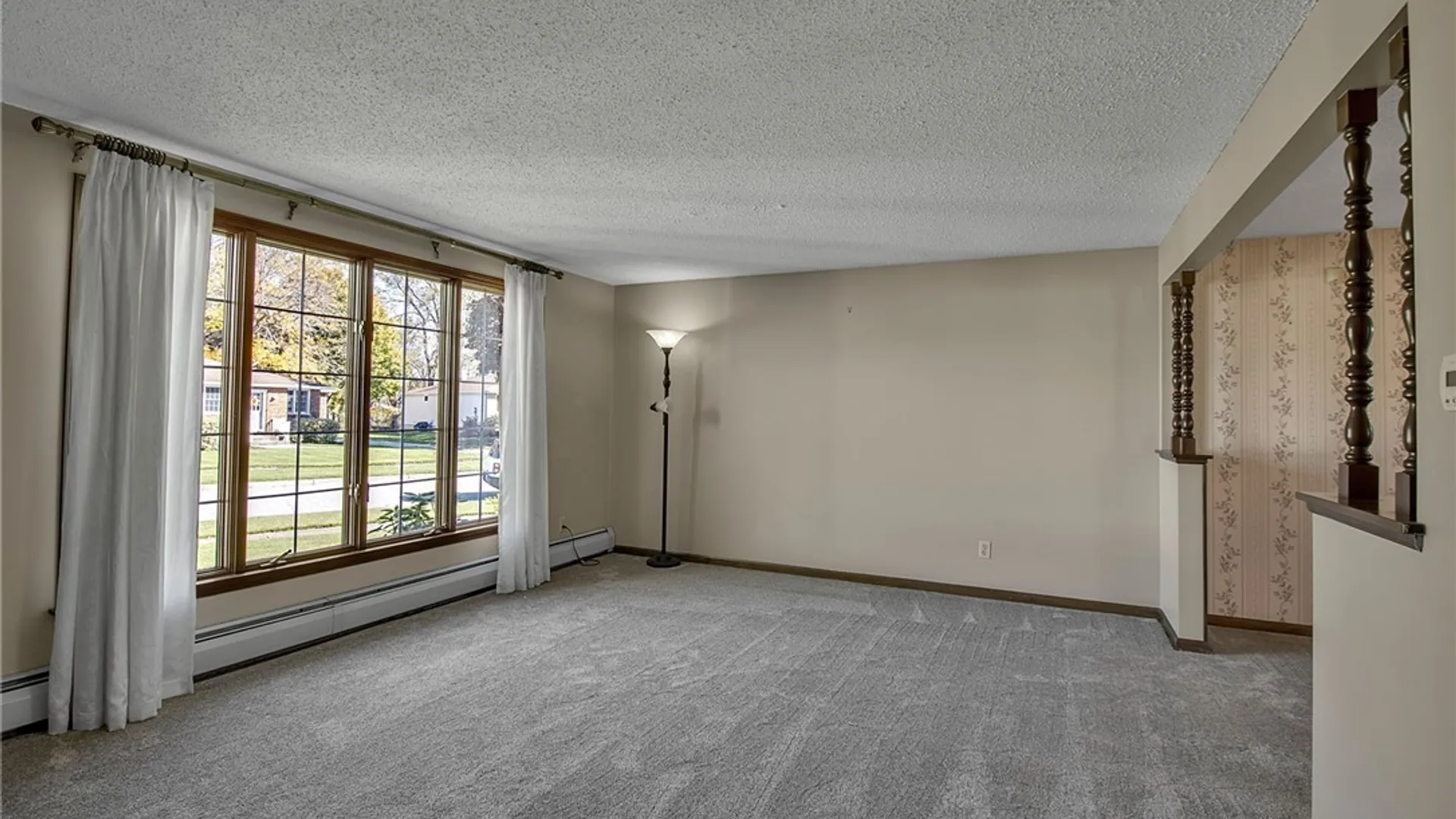 Property at 4 Windtree Lane, West Seneca, NY 14224 5