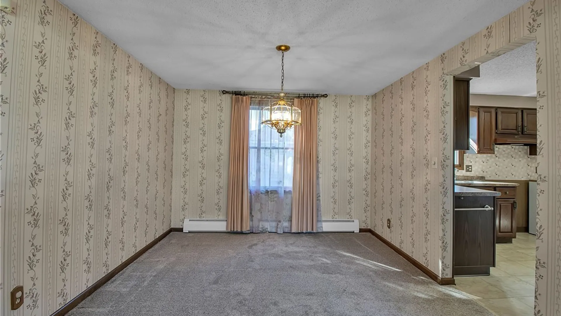 Property at 4 Windtree Lane, West Seneca, NY 14224 9