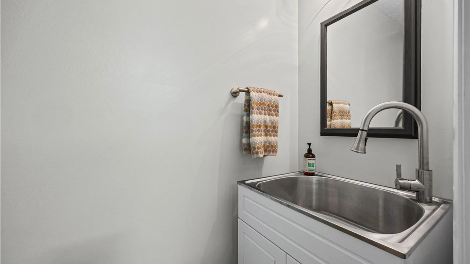 Property at 26 Broxbourne Drive, Perinton, NY 14450 30