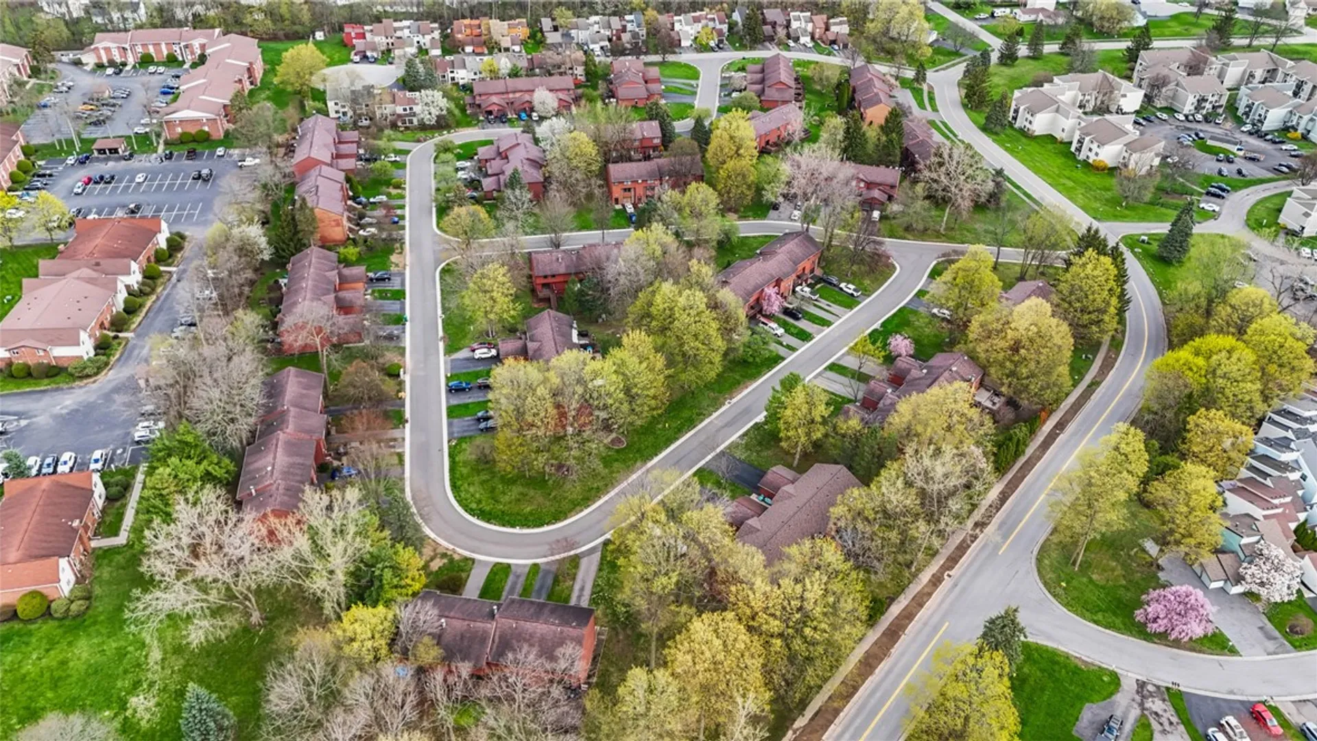 Property at 26 Broxbourne Drive, Perinton, NY 14450 43