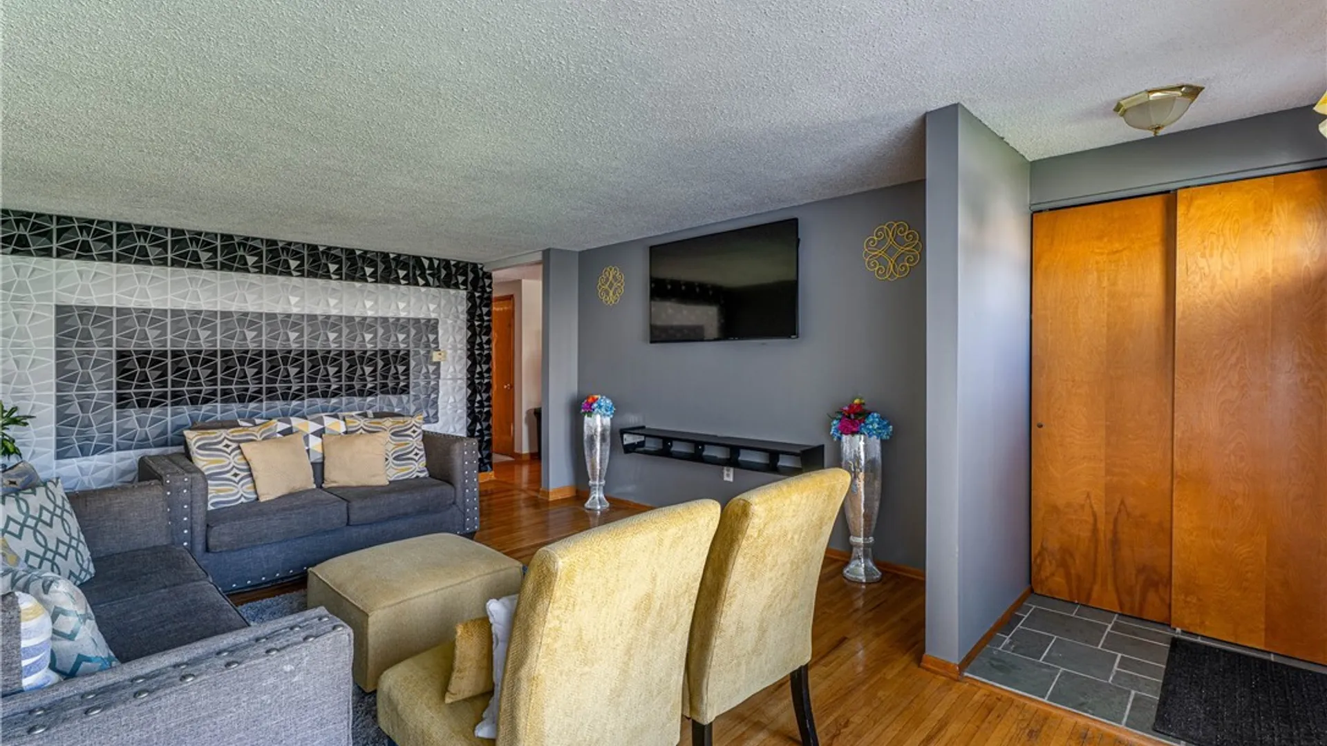 Property at 21 Grand Prix Drive, Cheektowaga, NY 14227 3