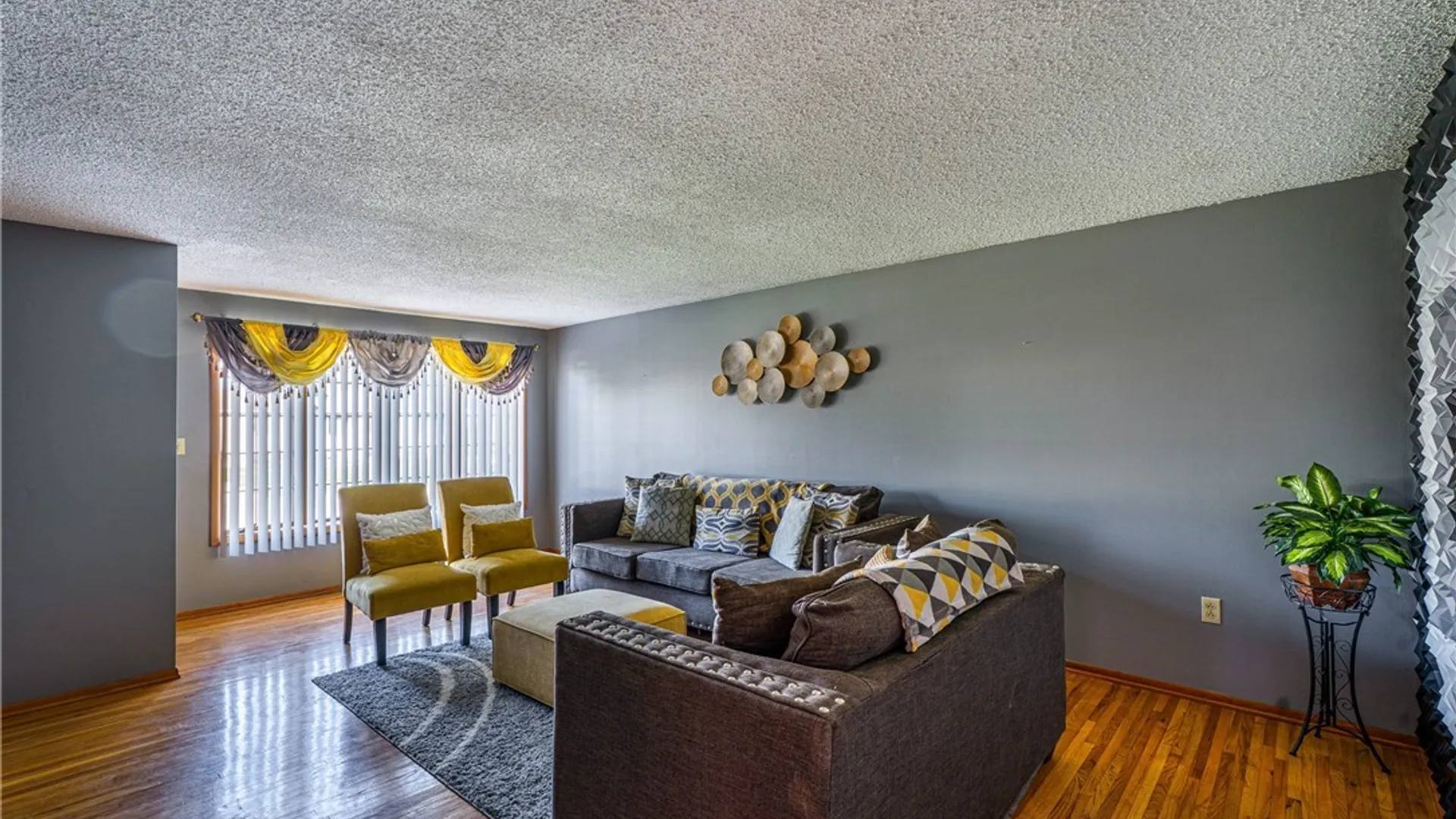 Property at 21 Grand Prix Drive, Cheektowaga, NY 14227 5