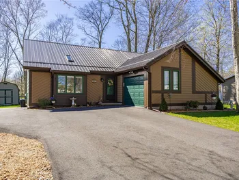 Property at 7 Pickett Lane, Parma, NY 14468