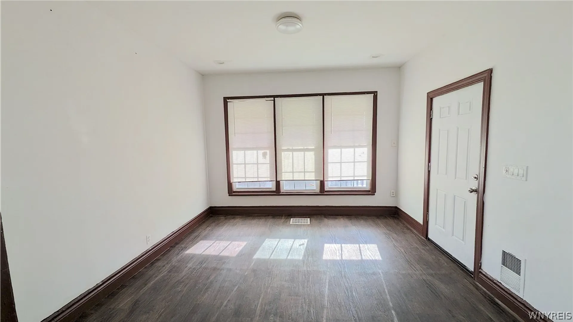 Property at 26 Madison Street, Buffalo, NY 14210 5