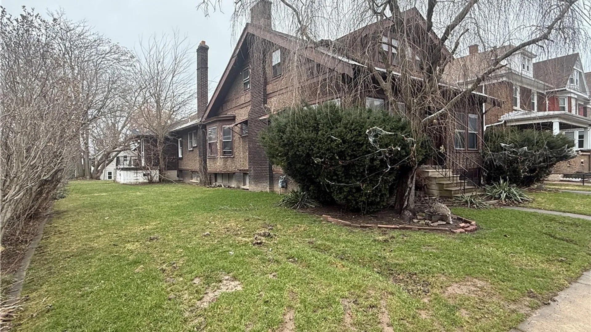 Property at 368 Spruce Avenue, Niagara Falls, NY 14301 3