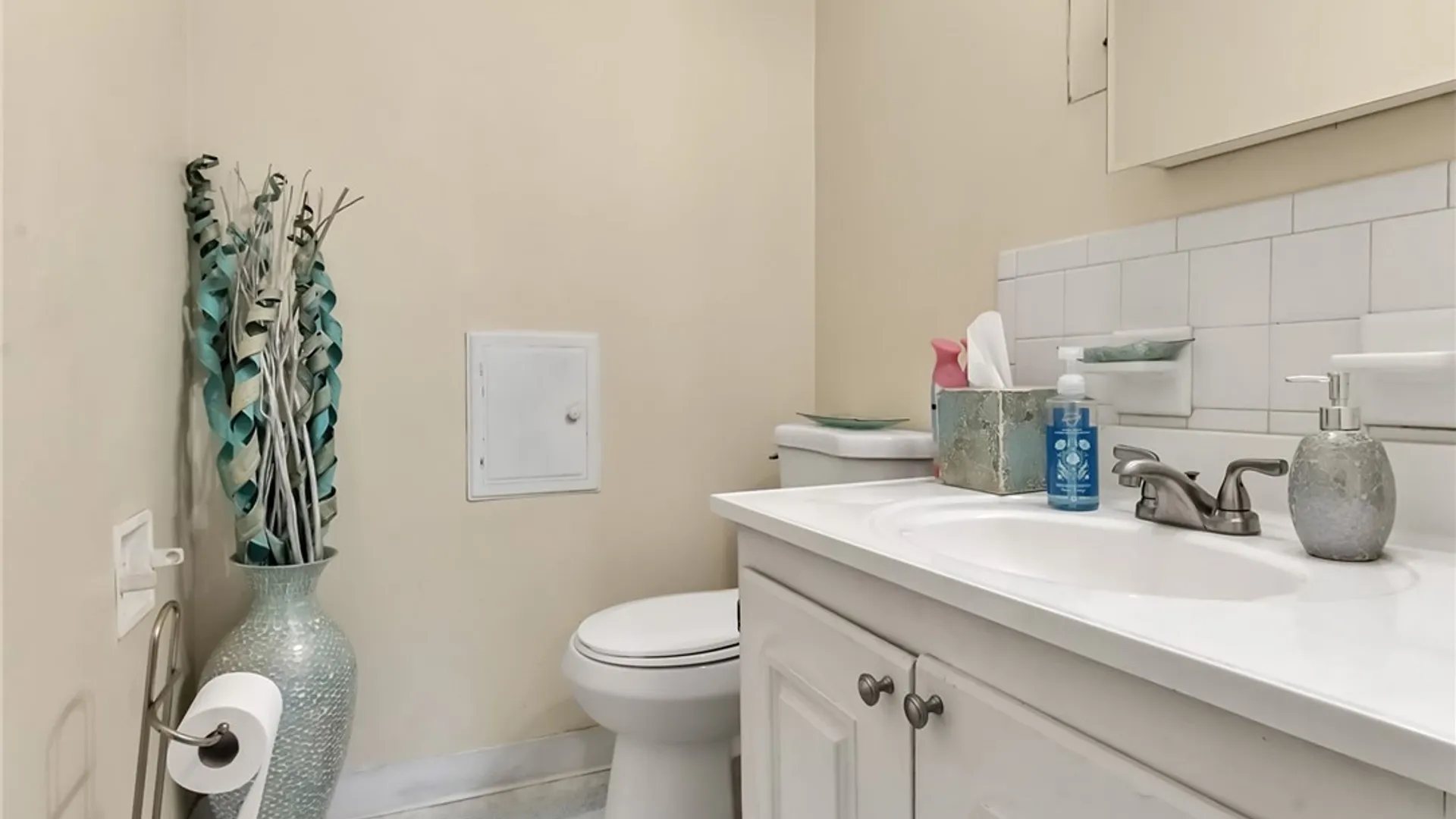 Property at 28 Fairgreen Drive, Amherst, NY 14228 15