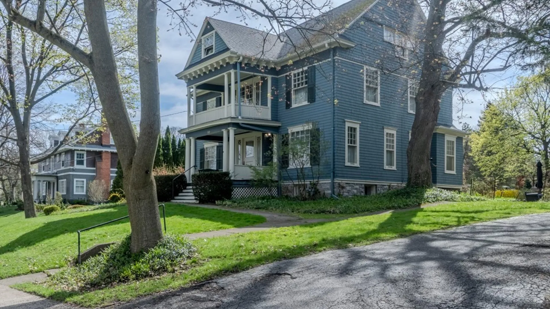 Property at 10 Brattle Road, Syracuse, NY 13203 2