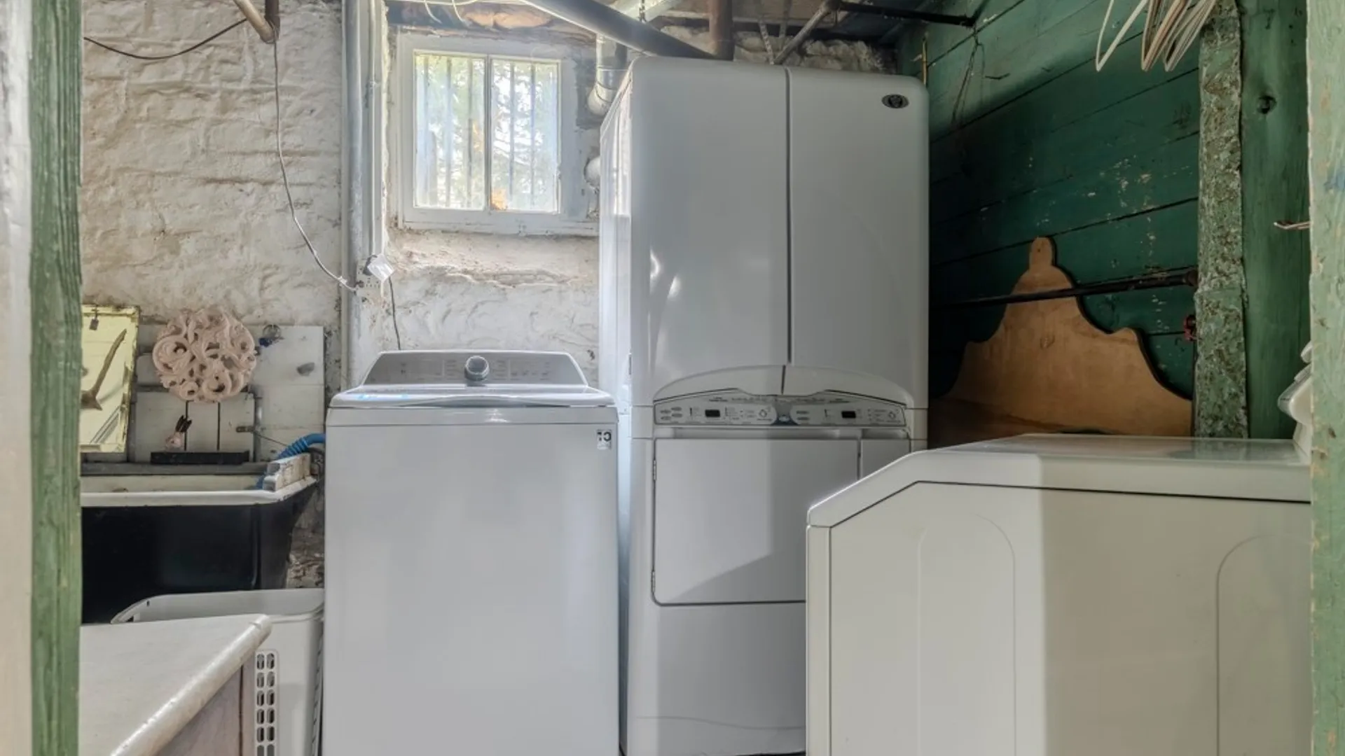 Property at 10 Brattle Road, Syracuse, NY 13203 36