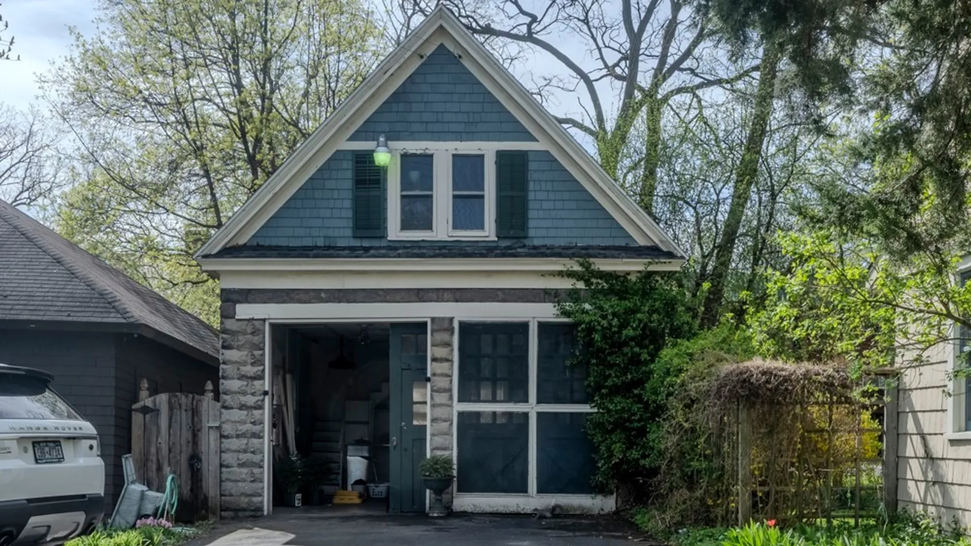 Property at 10 Brattle Road, Syracuse, NY 13203 4