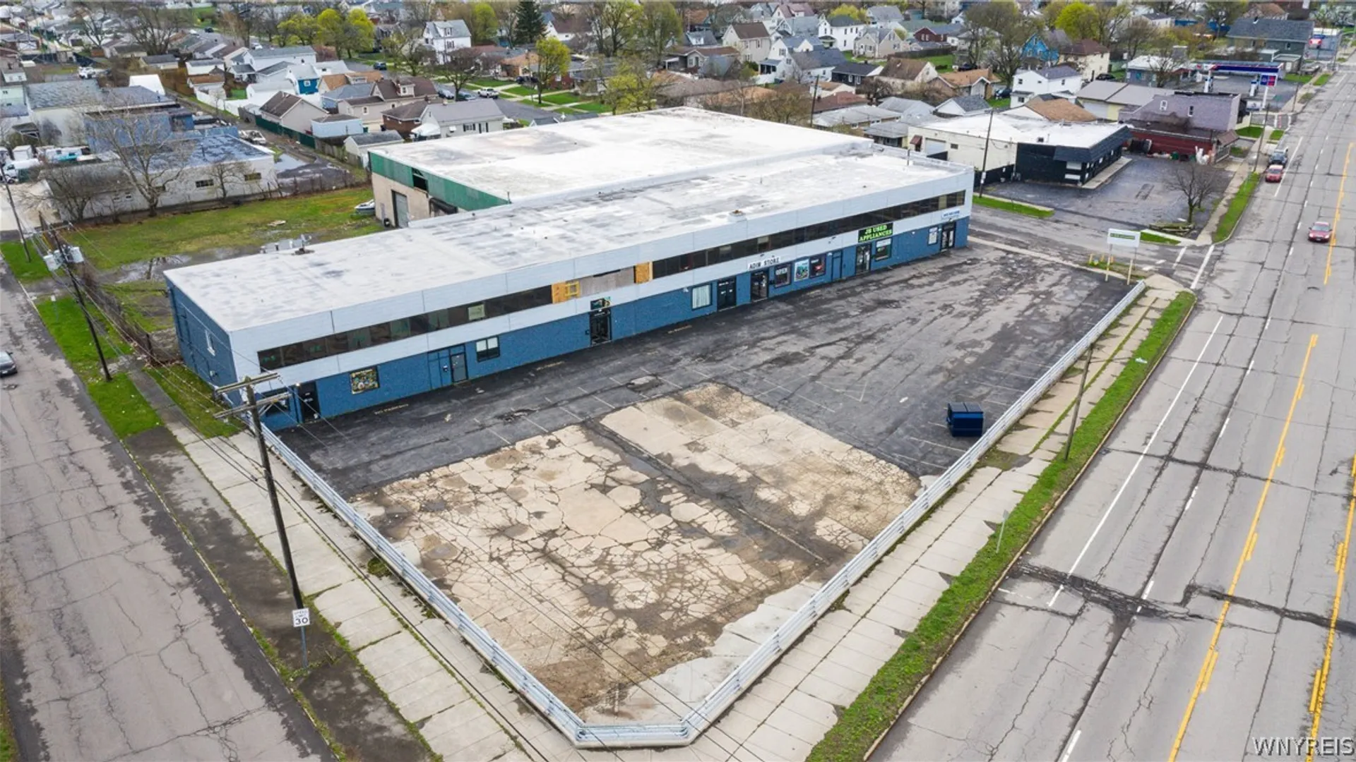 Property at 2425 Hyde Park Boulevard, Niagara Falls, NY 14305 7