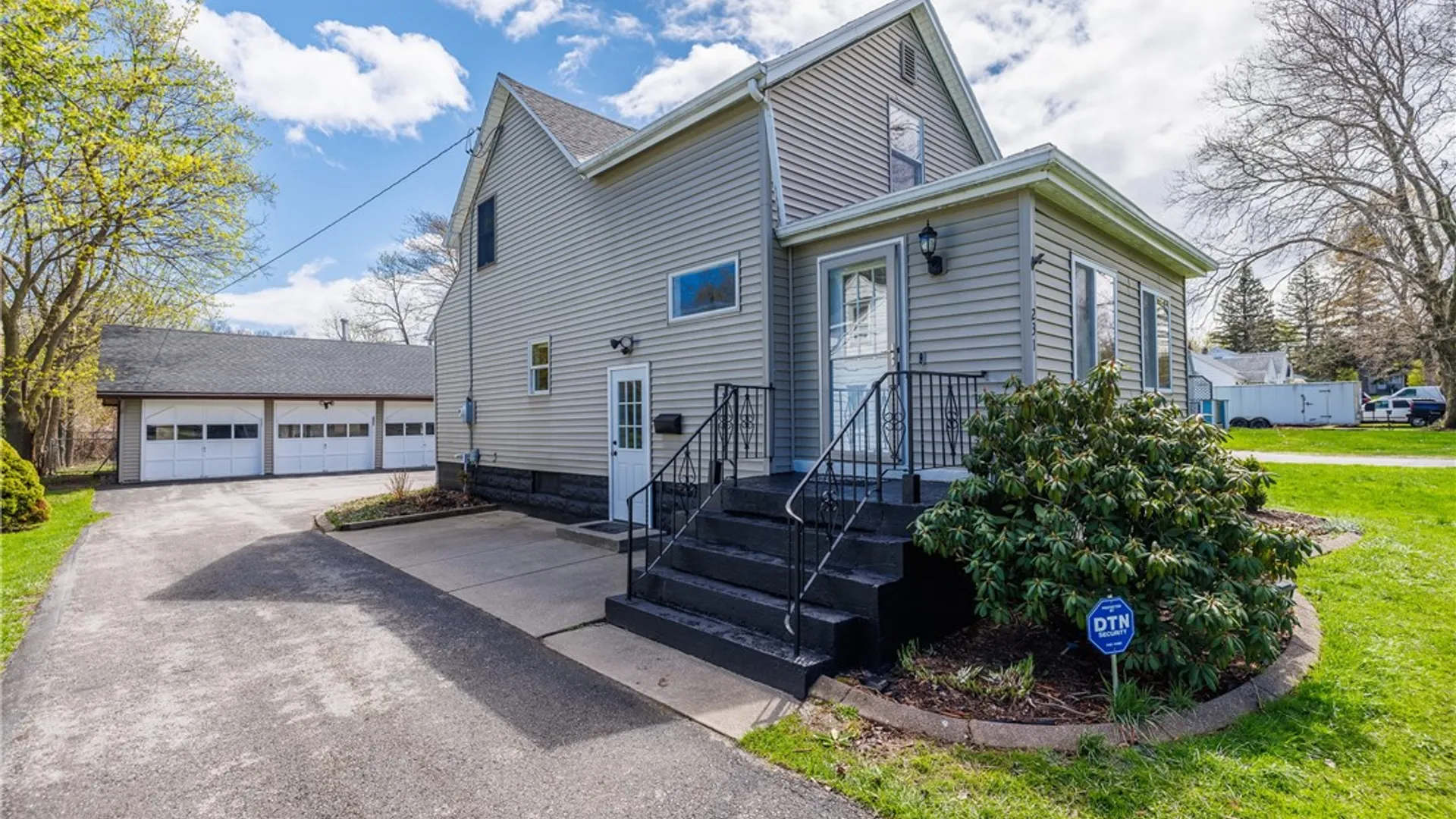 Property at 231 Hampton Boulevard, Greece, NY 14612 4