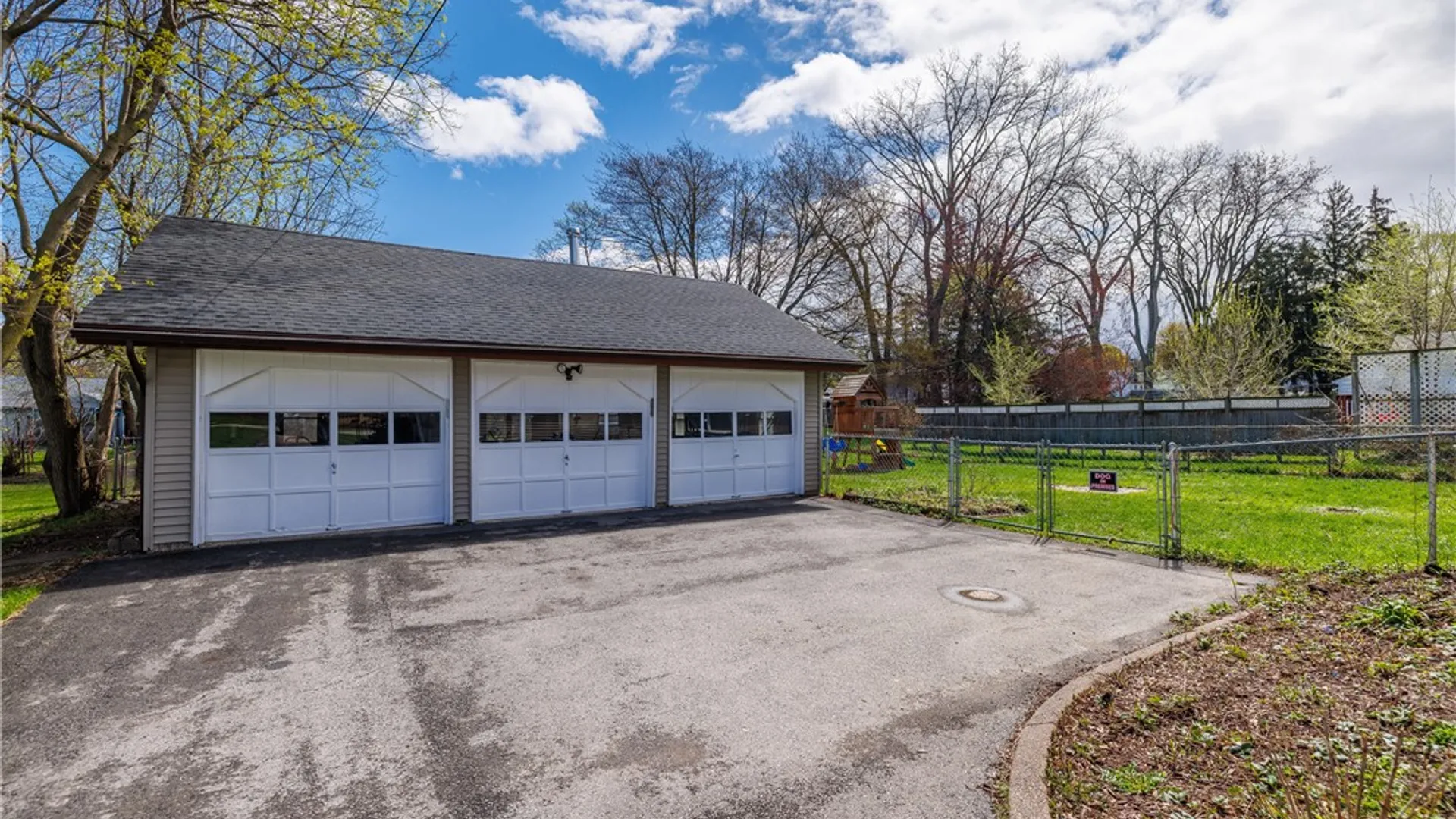 Property at 231 Hampton Boulevard, Greece, NY 14612 8