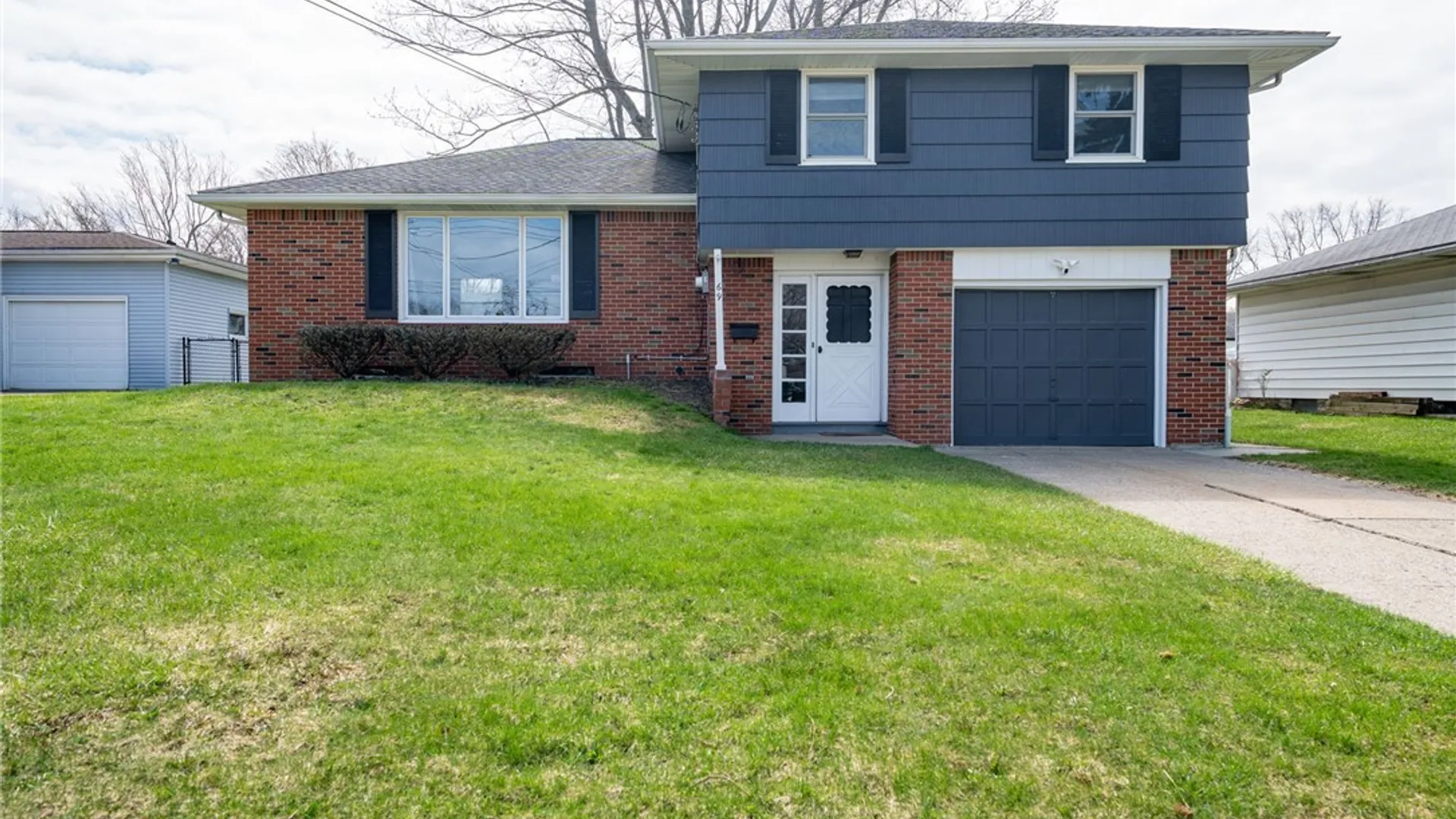 Property at 69 Laurelton Drive, West Seneca, NY 14224 2