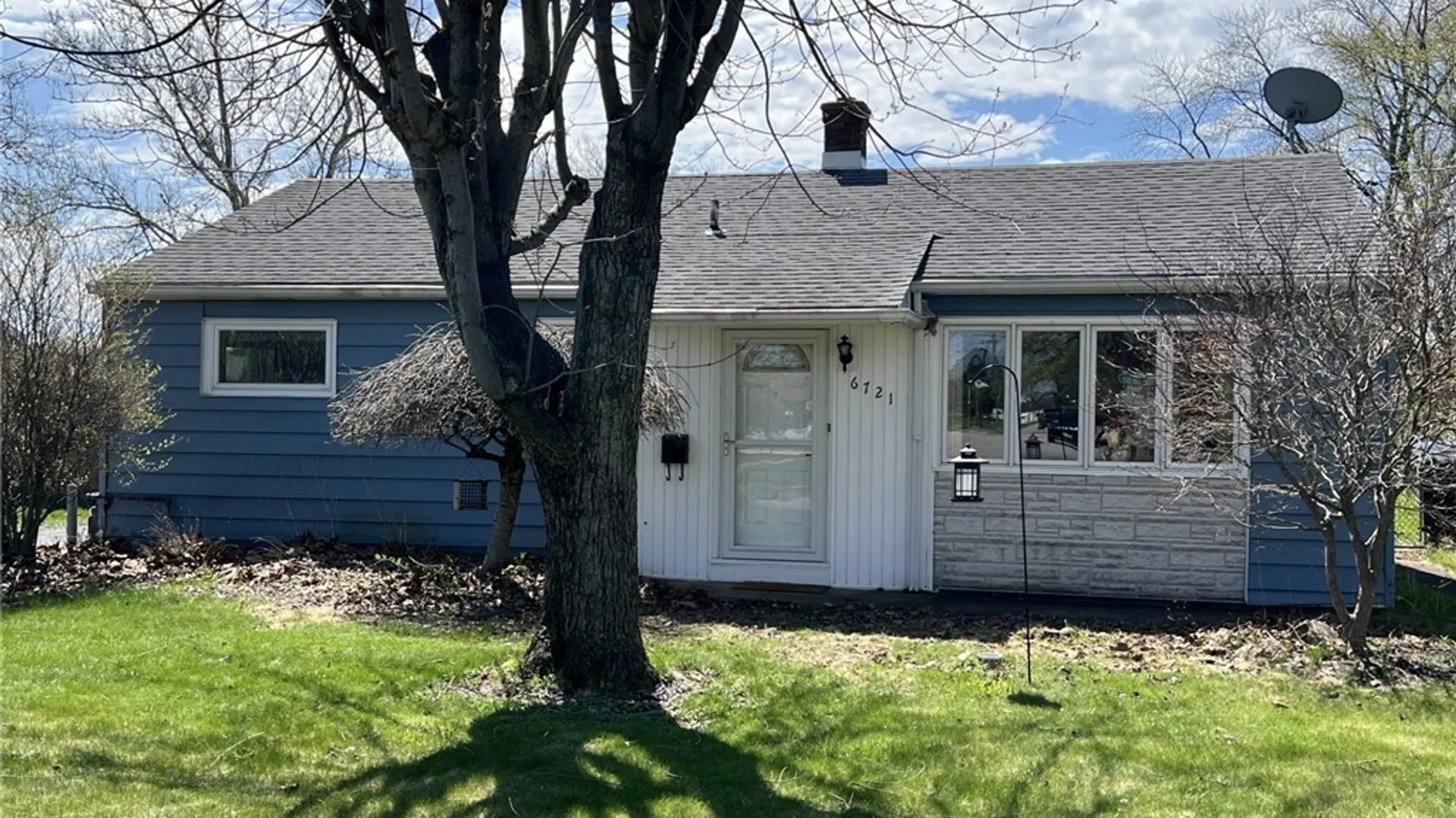 Property at 6721 Lindbergh Avenue, Niagara Falls, NY 14304 2