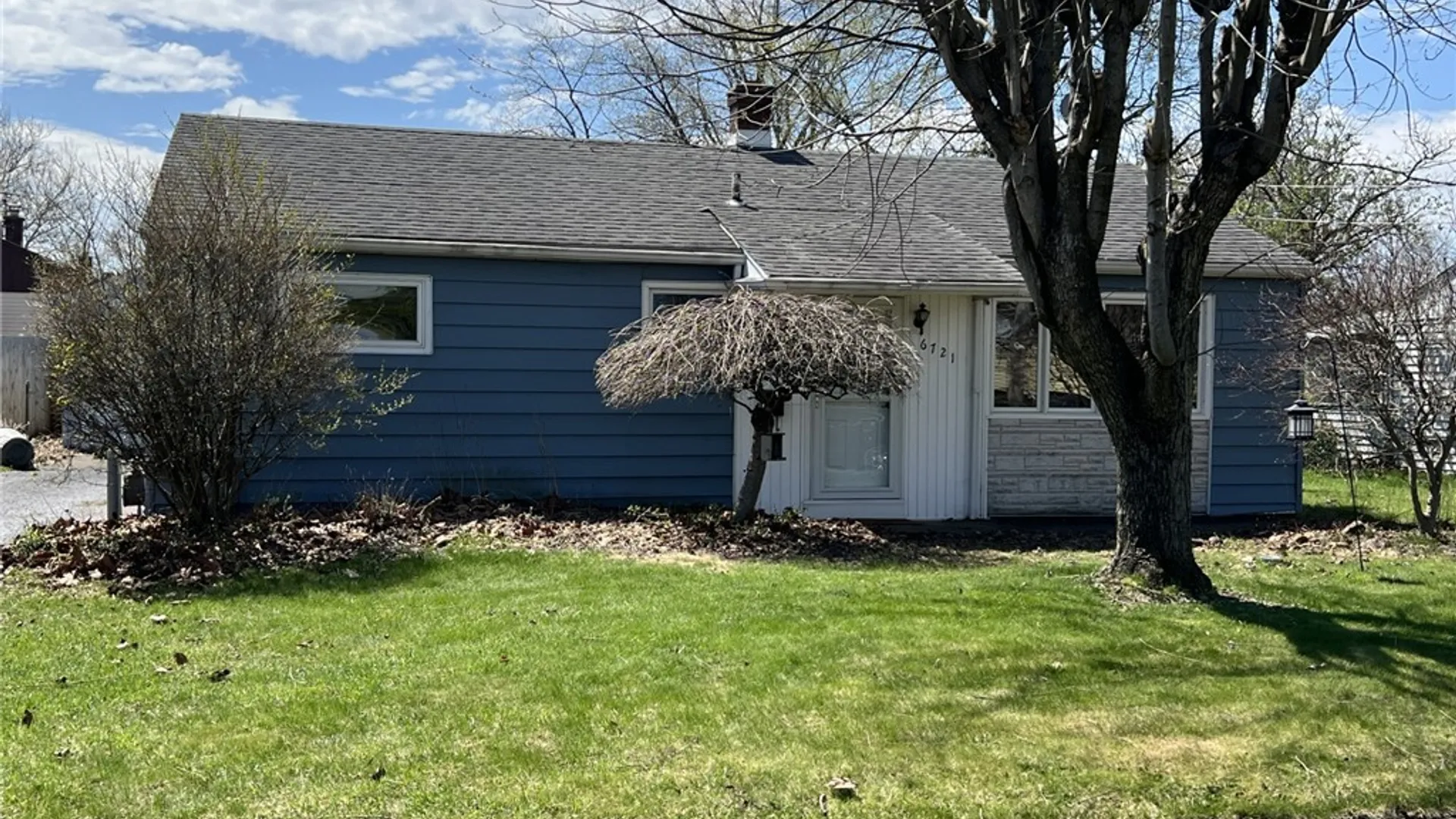 Property at 6721 Lindbergh Avenue, Niagara Falls, NY 14304 3