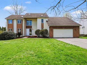 19 Royal Birkdale Court, Perinton, NY 14526