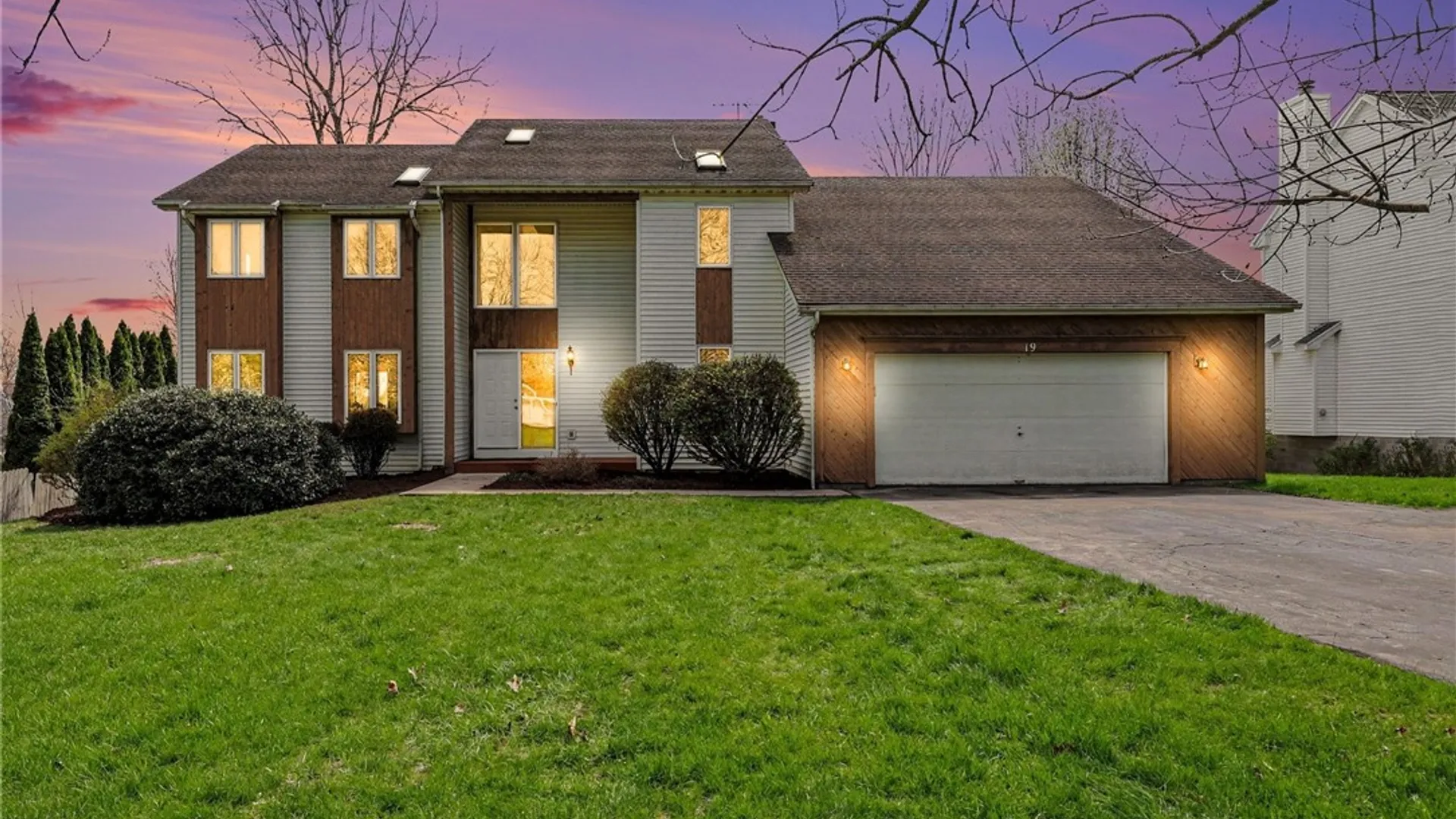 Property at 19 Royal Birkdale Court, Perinton, NY 14526 2