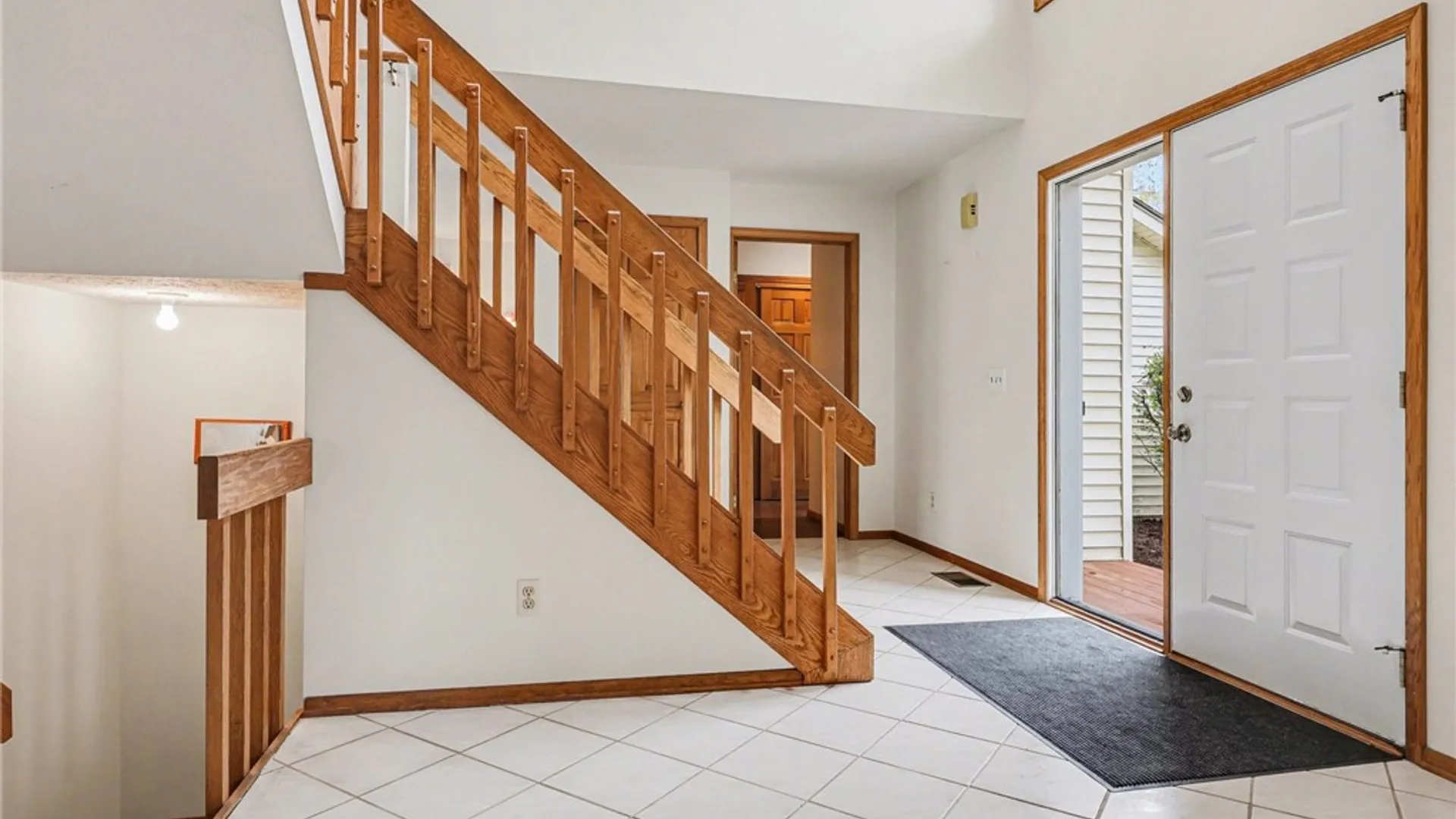 Property at 19 Royal Birkdale Court, Perinton, NY 14526 4