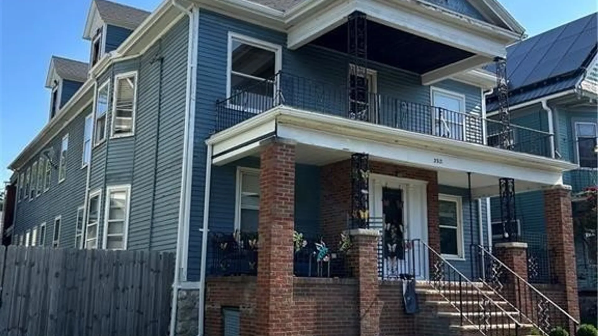 Property at 352 Auburn Avenue, Buffalo, NY 14213 2