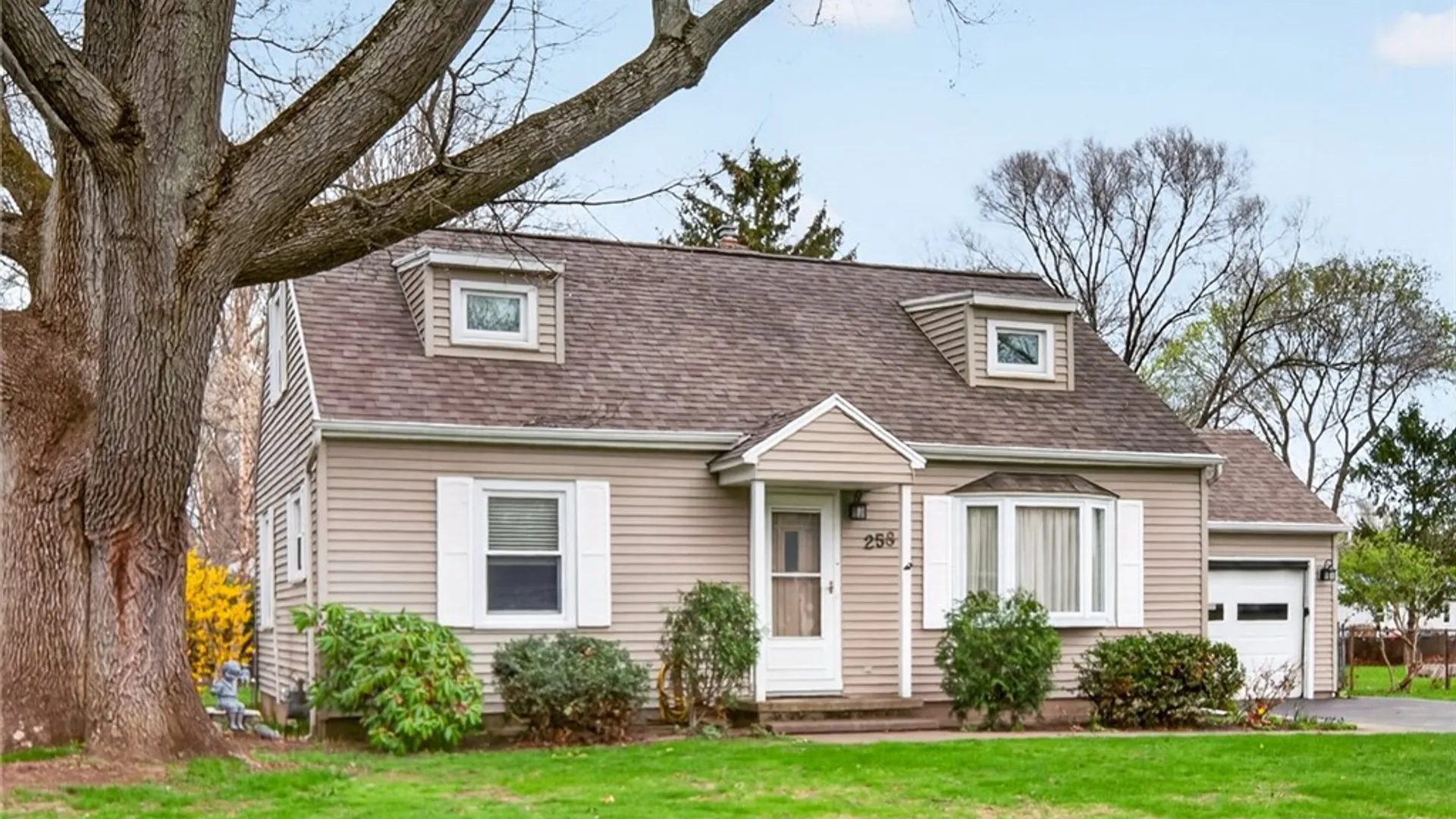 Property at 258 Oakdale Drive, Webster, NY 14580 3