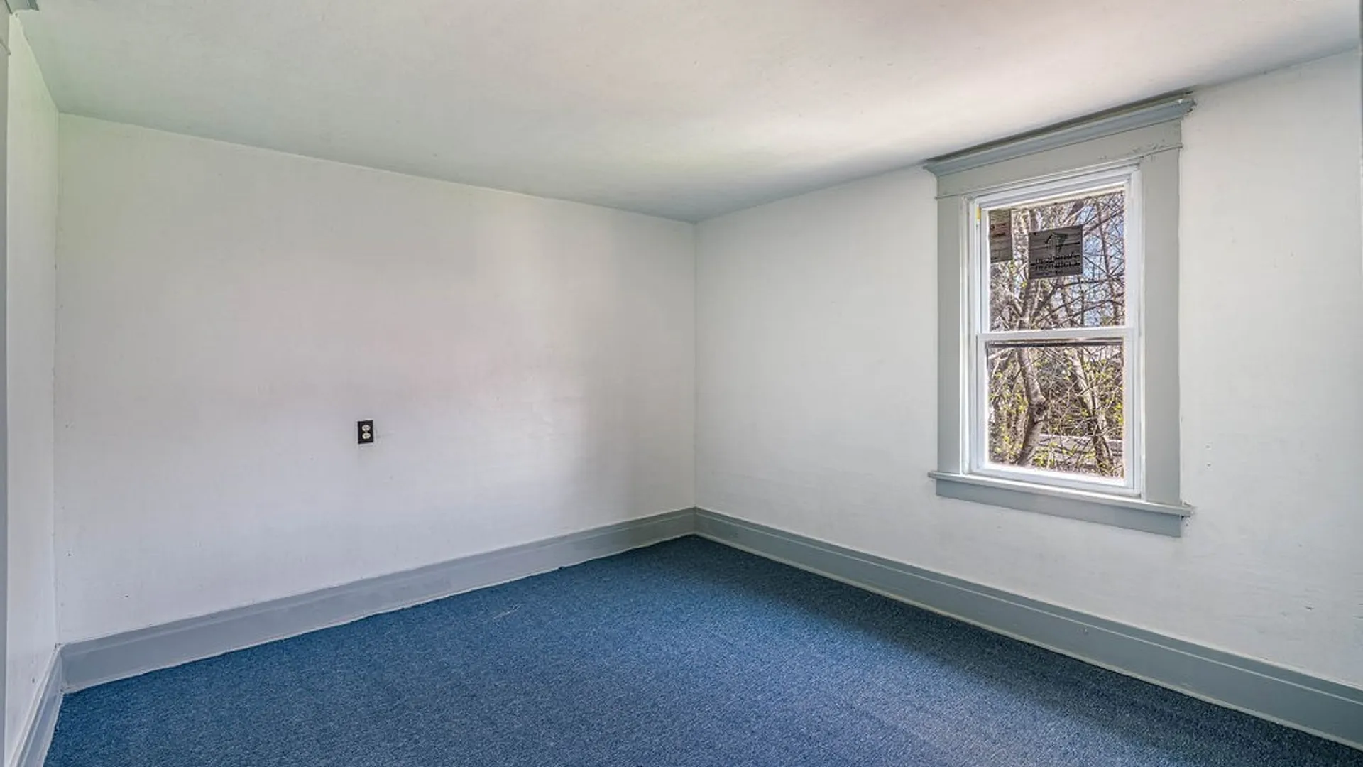 Property at 75 Henrietta Avenue, Buffalo, NY 14207 15