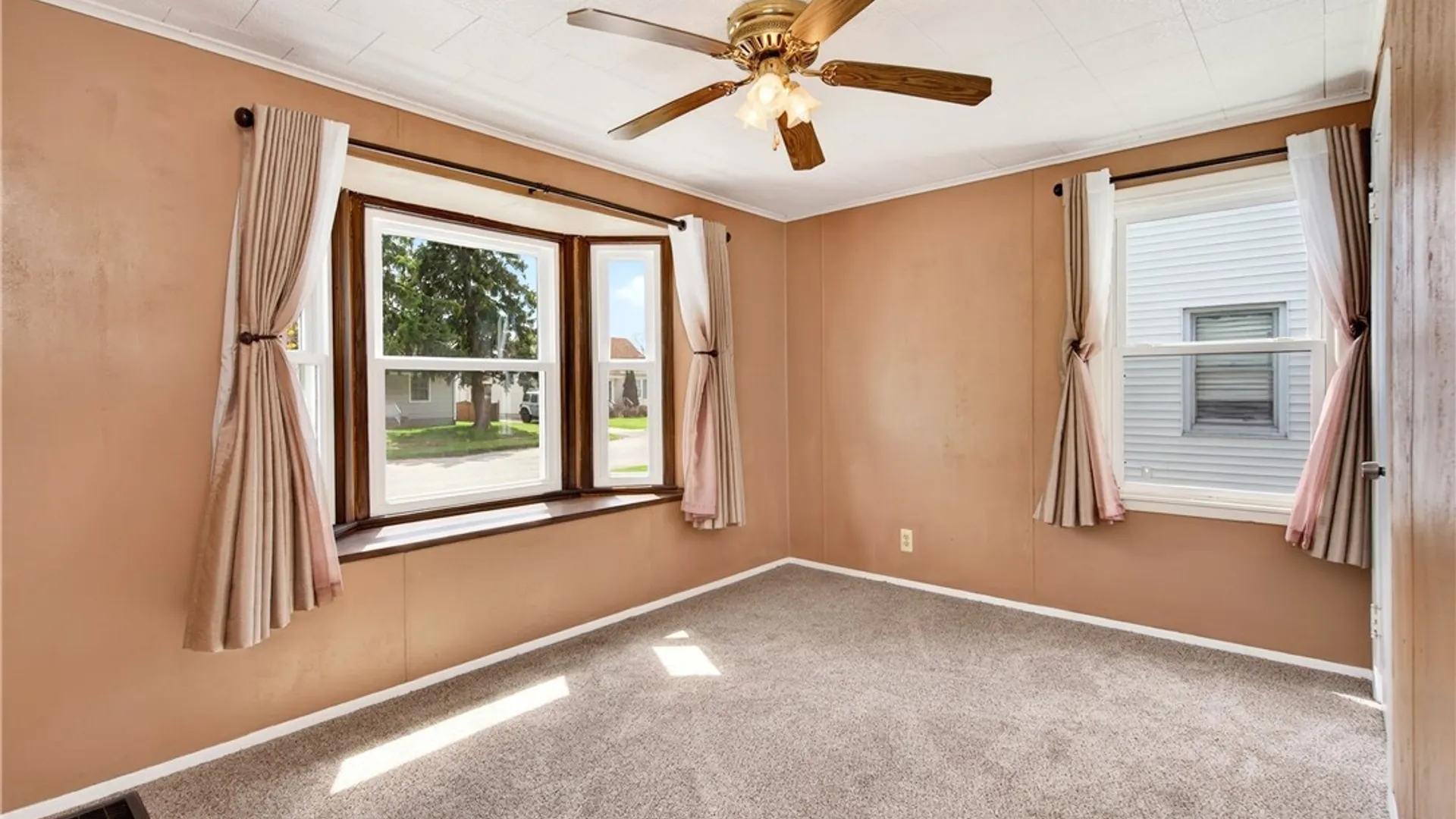 Property at 100 Beale Avenue, Cheektowaga, NY 14225 16