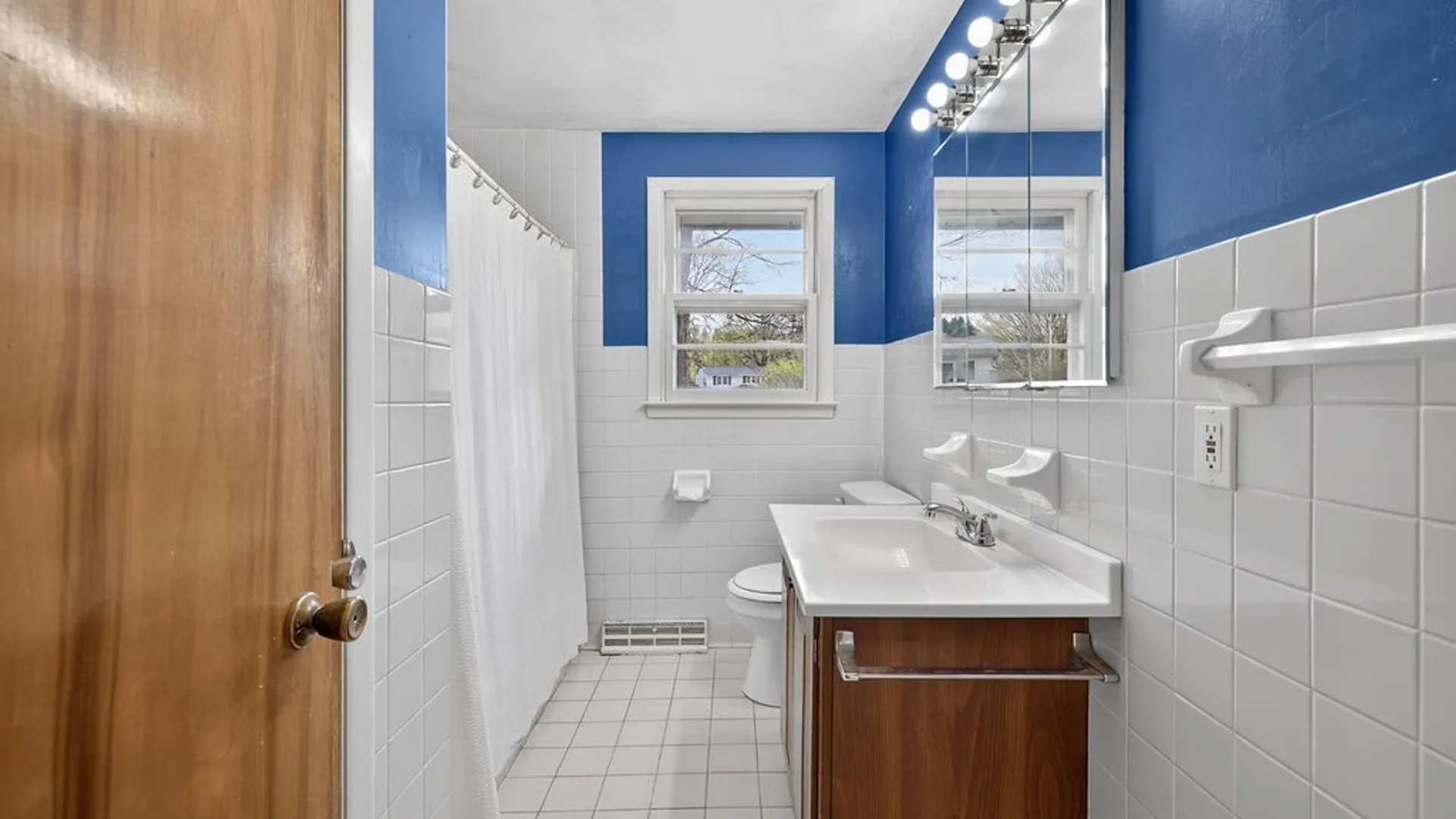 Property at 166 Terrace Way, Camillus, NY 13031 25