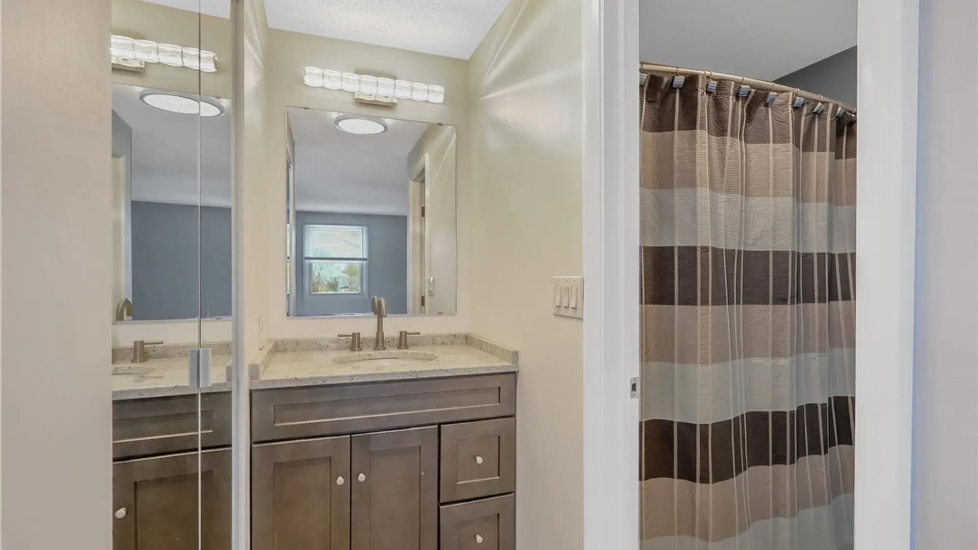 Property at 5092 Hackberry Lane, Clay, NY 13041 20