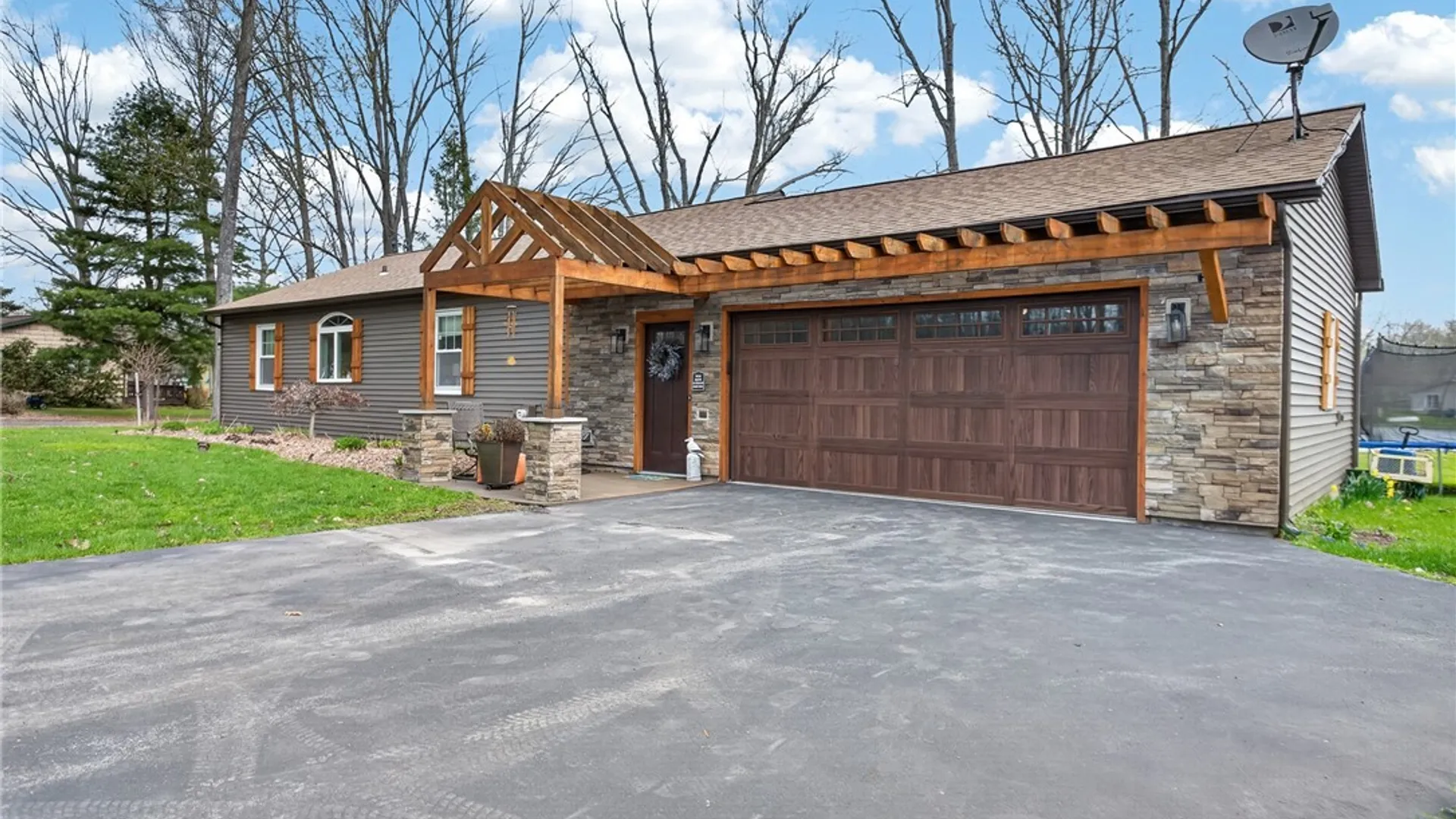 Property at 131 Aldrich Lane, Schroeppel, NY 13132 3