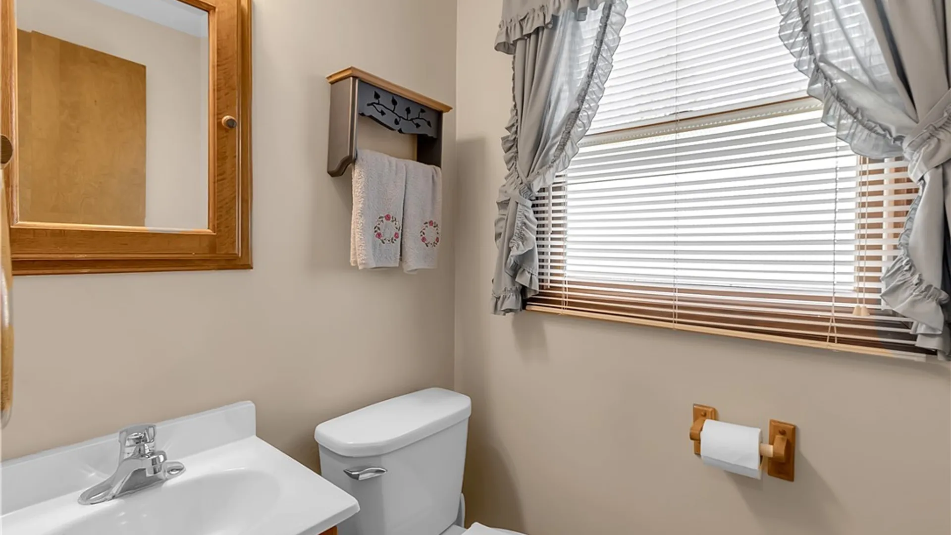 Property at 72 October Lane, Amherst, NY 14228 13