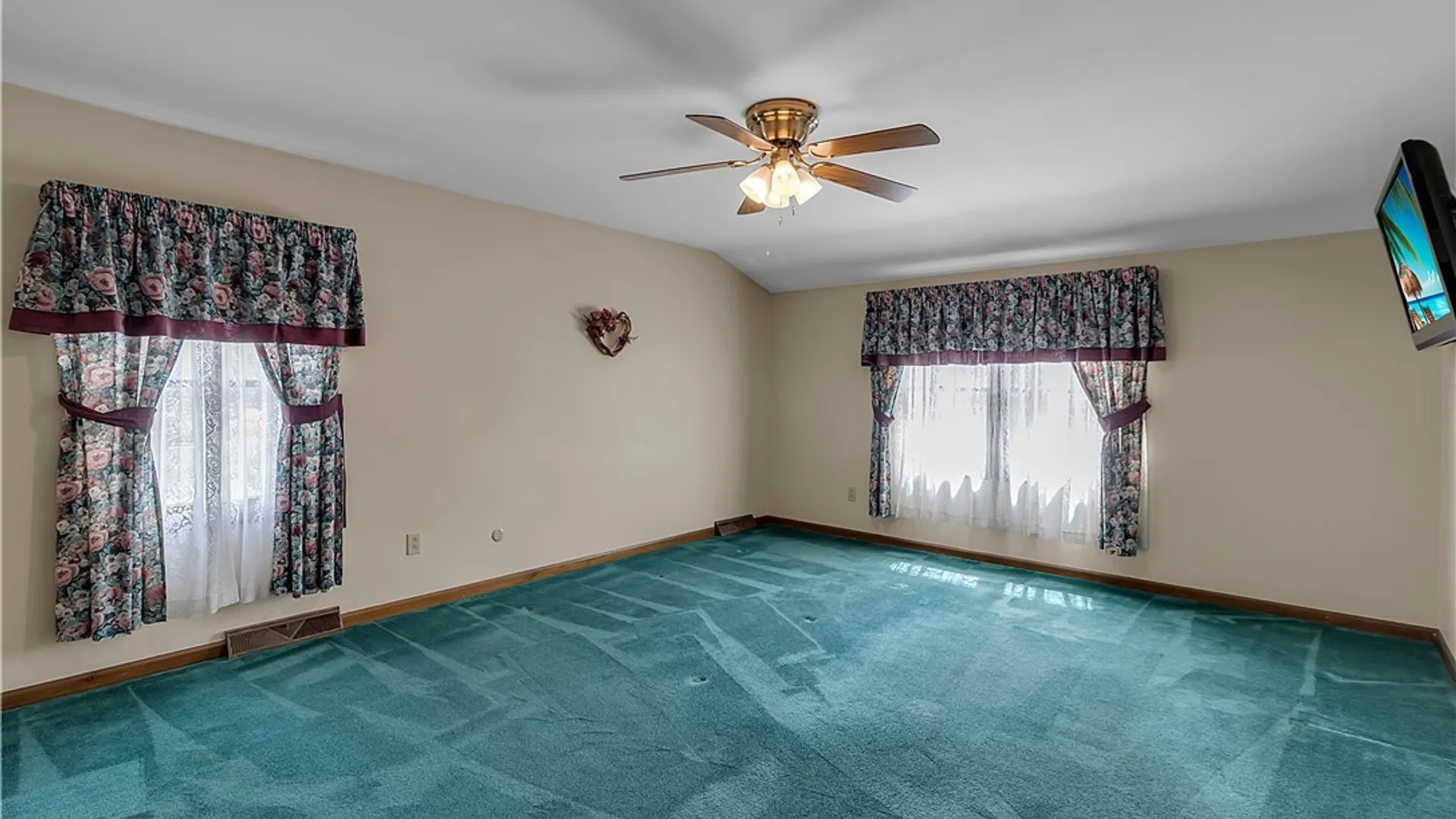 Property at 72 October Lane, Amherst, NY 14228 16