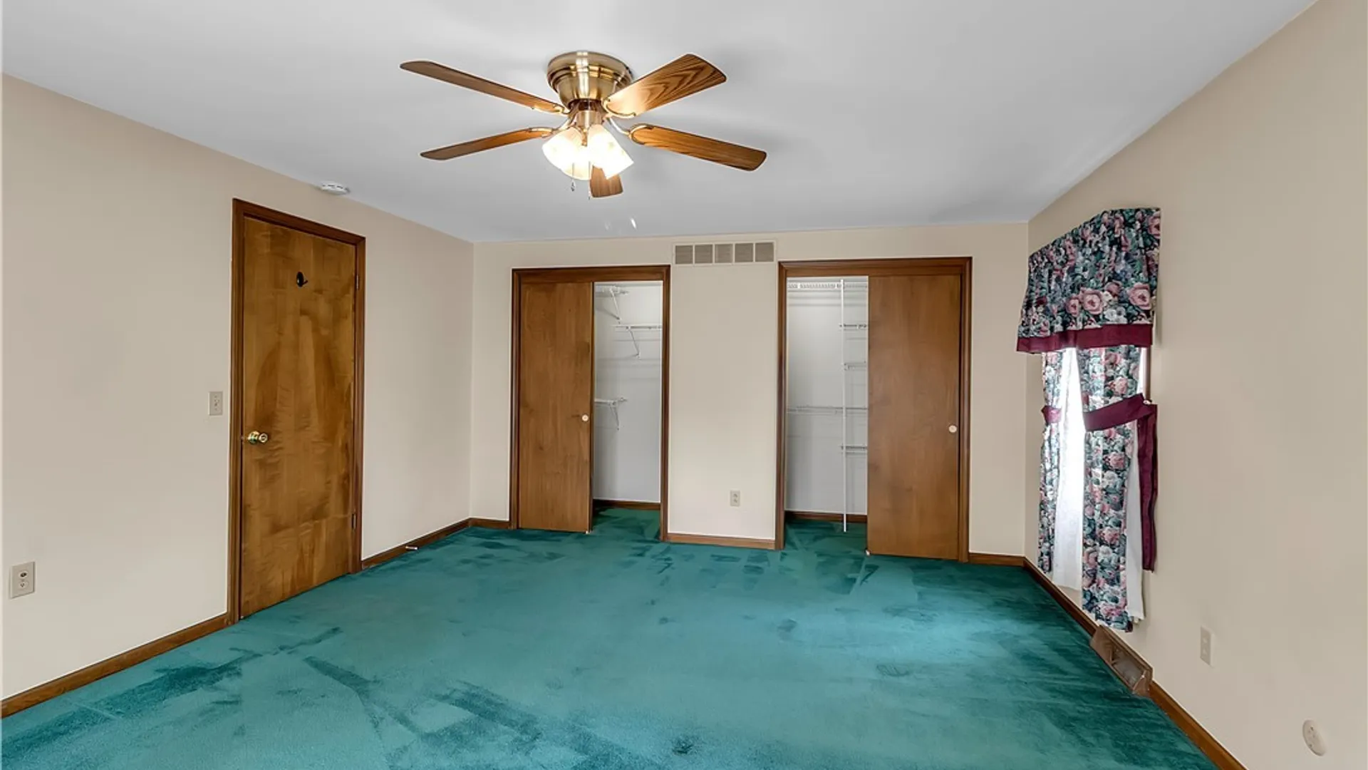 Property at 72 October Lane, Amherst, NY 14228 17