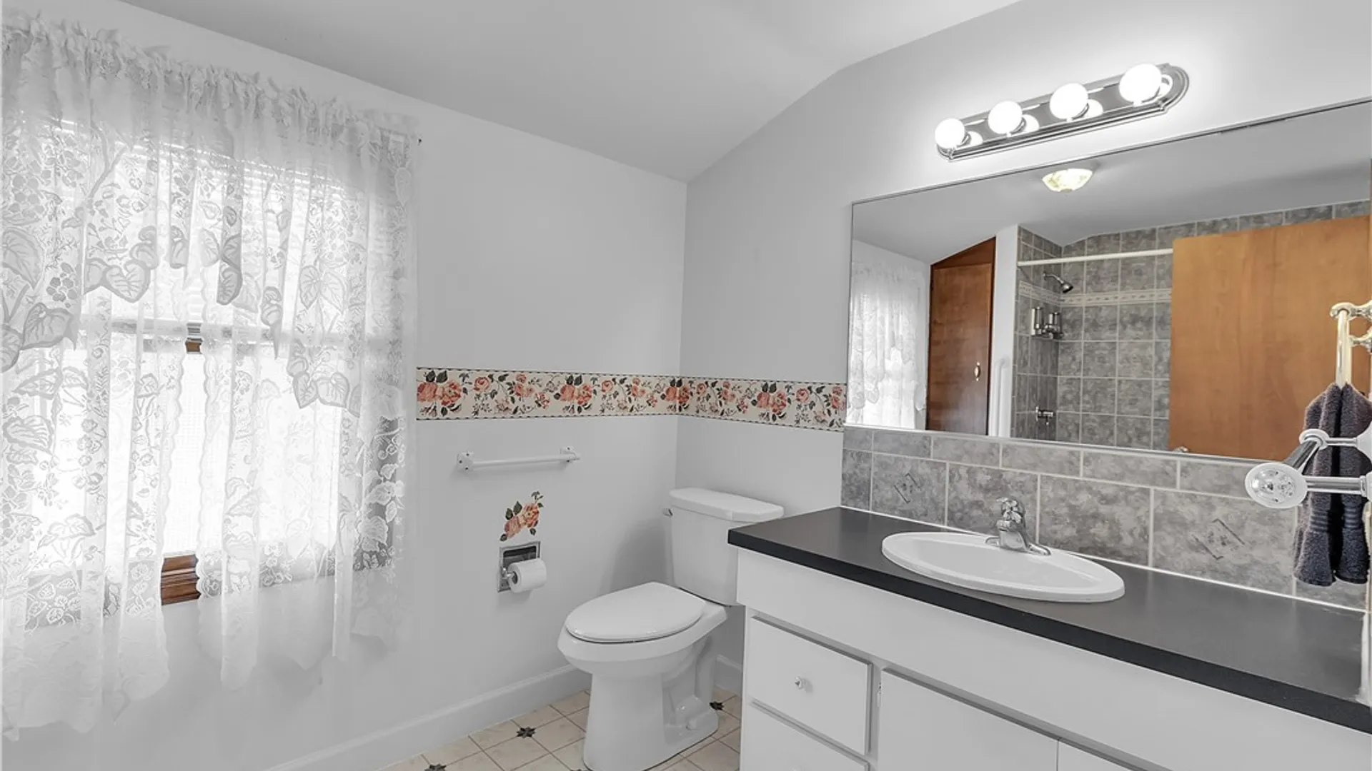 Property at 72 October Lane, Amherst, NY 14228 21