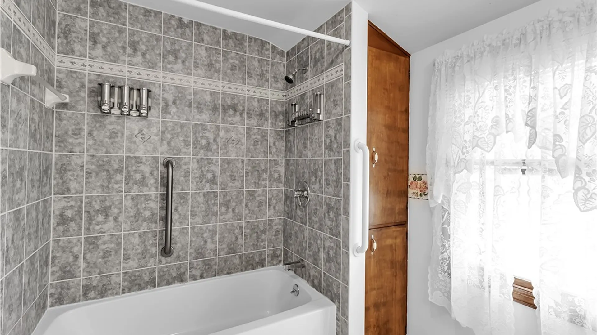 Property at 72 October Lane, Amherst, NY 14228 22