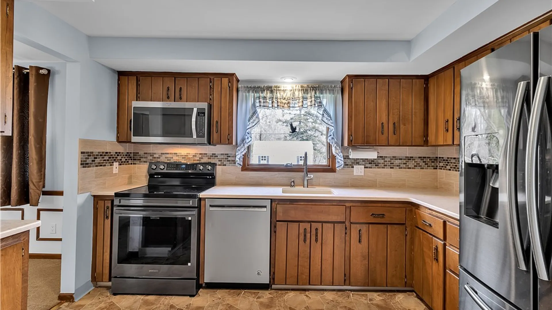 Property at 72 October Lane, Amherst, NY 14228 8