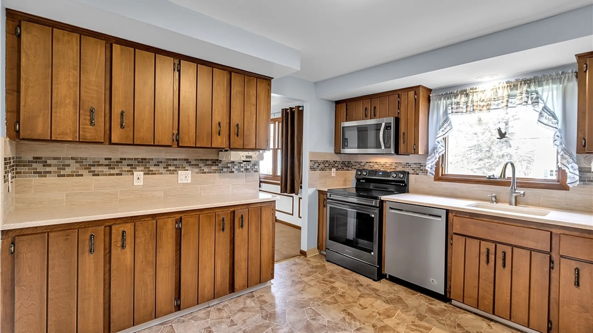 Property at 72 October Lane, Amherst, NY 14228 9