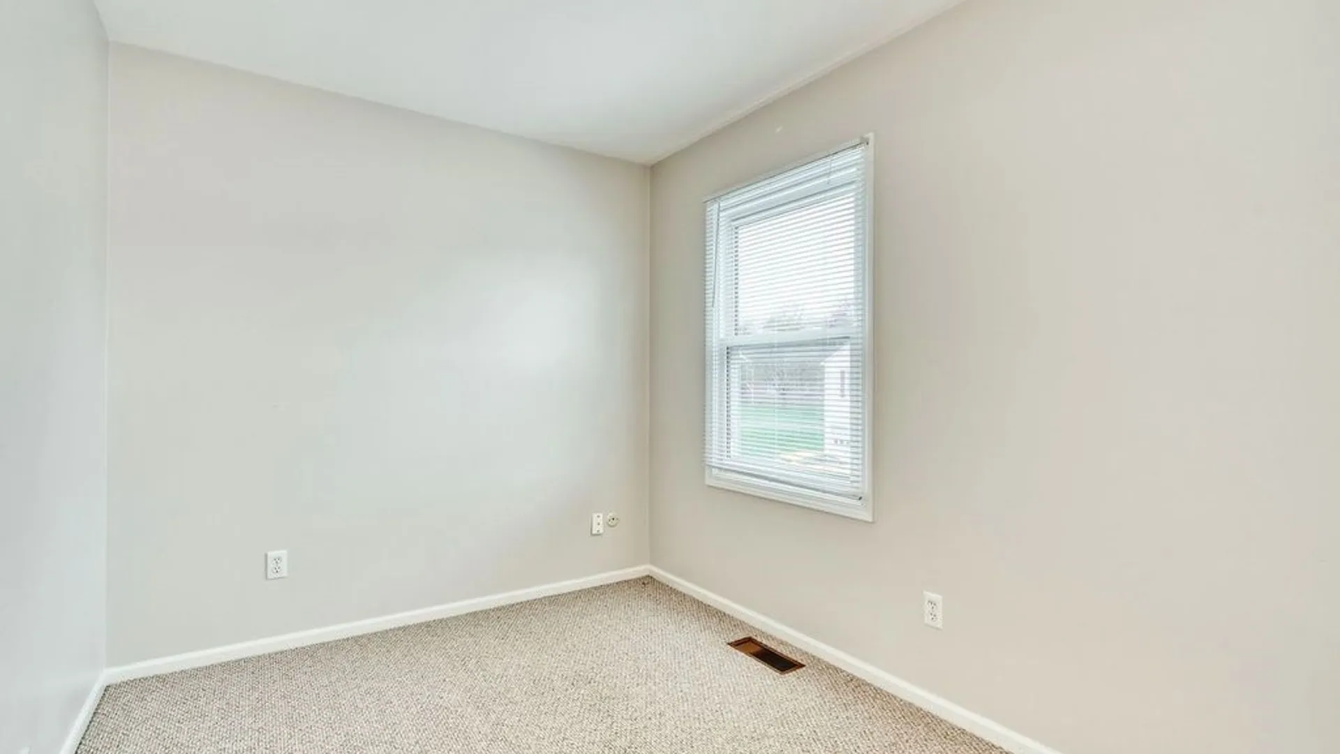 Property at 17 Eagle Lane, Perinton, NY 14450 20