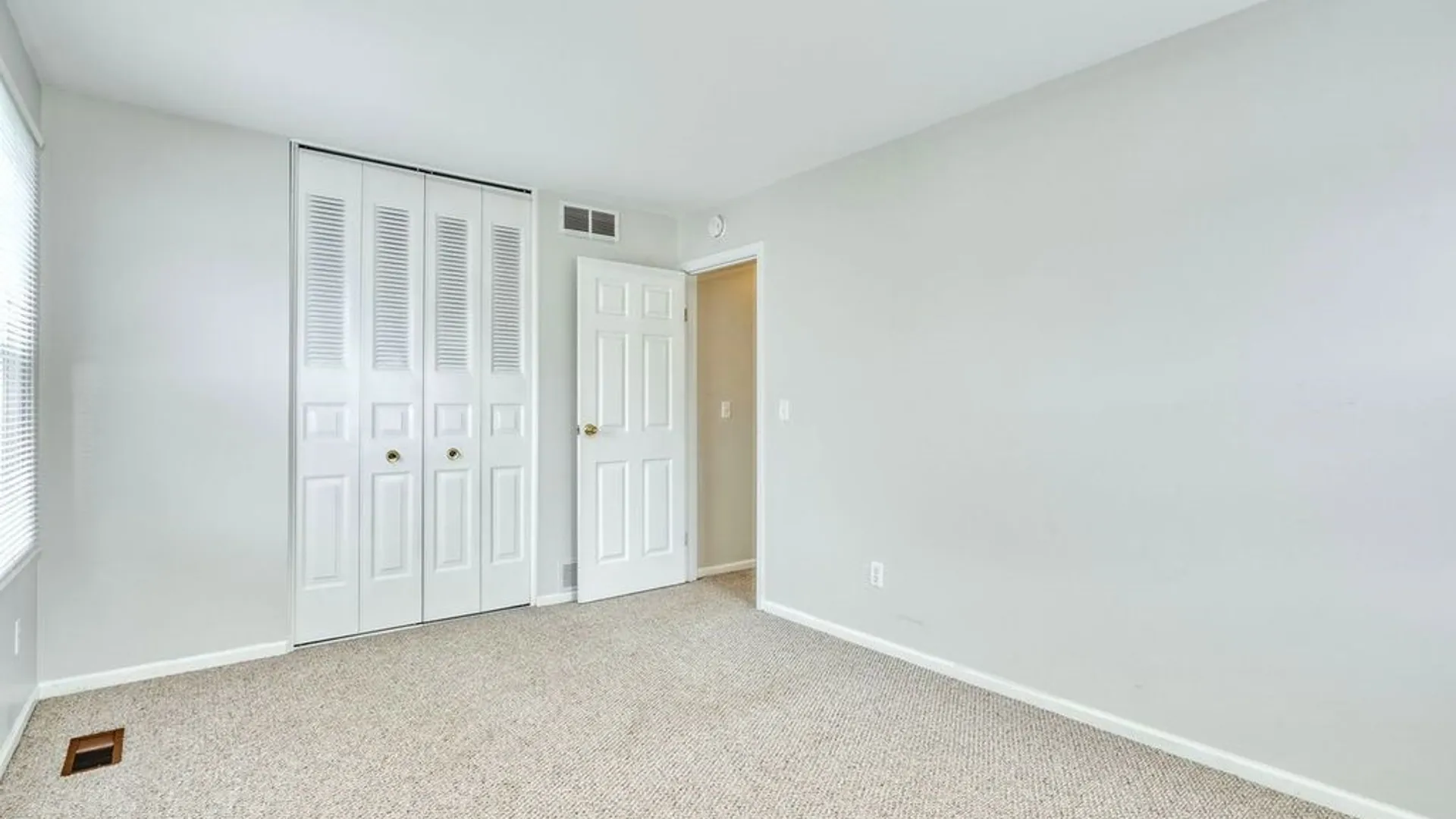 Property at 17 Eagle Lane, Perinton, NY 14450 26