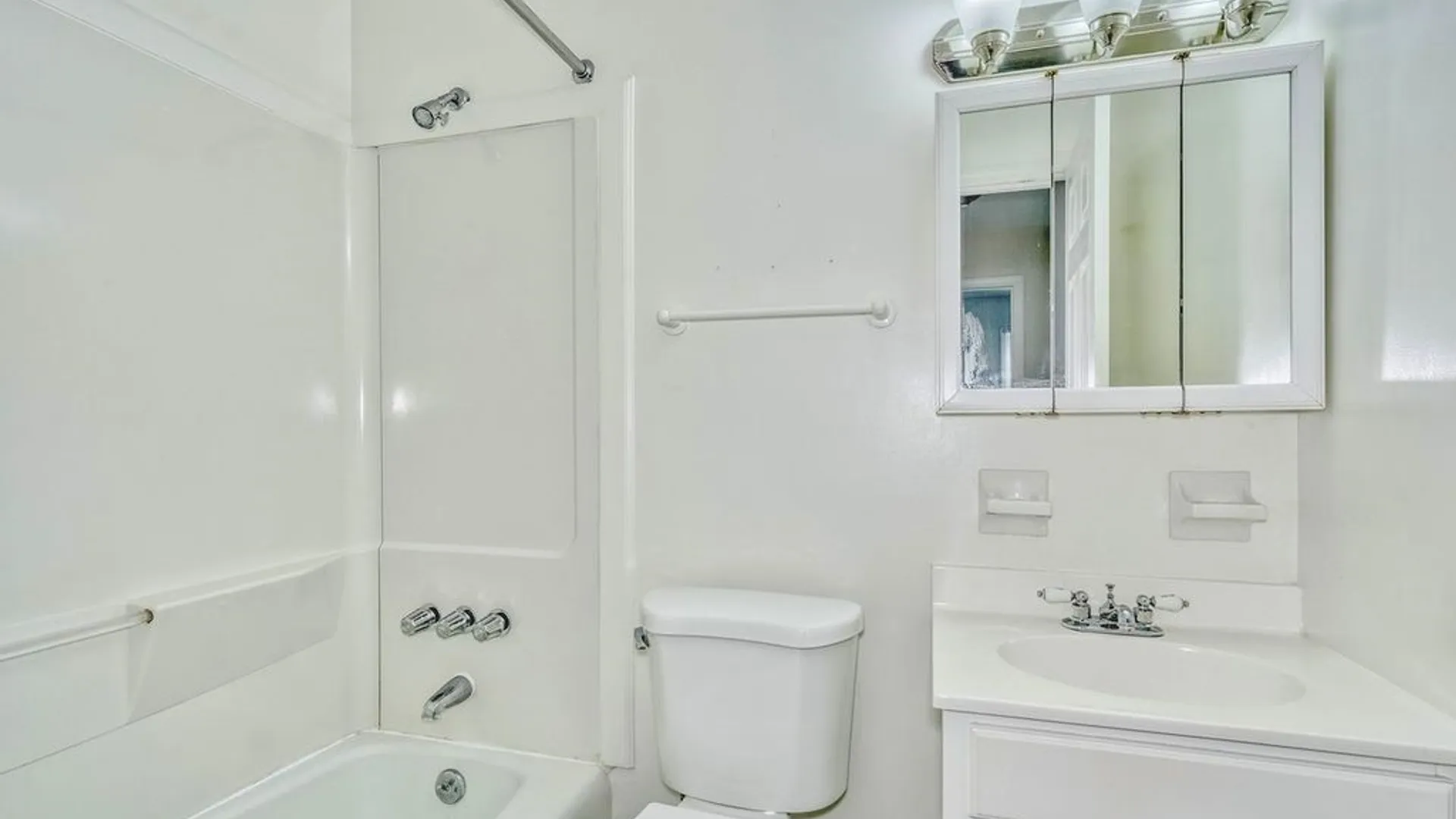 Property at 17 Eagle Lane, Perinton, NY 14450 30