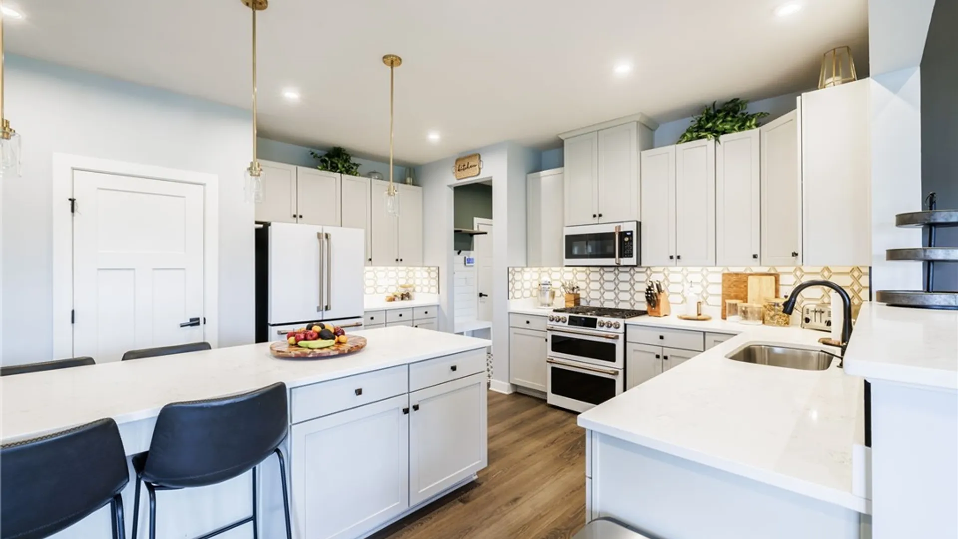 Property at 1816 Halesworth Lane, Webster, NY 14519 15