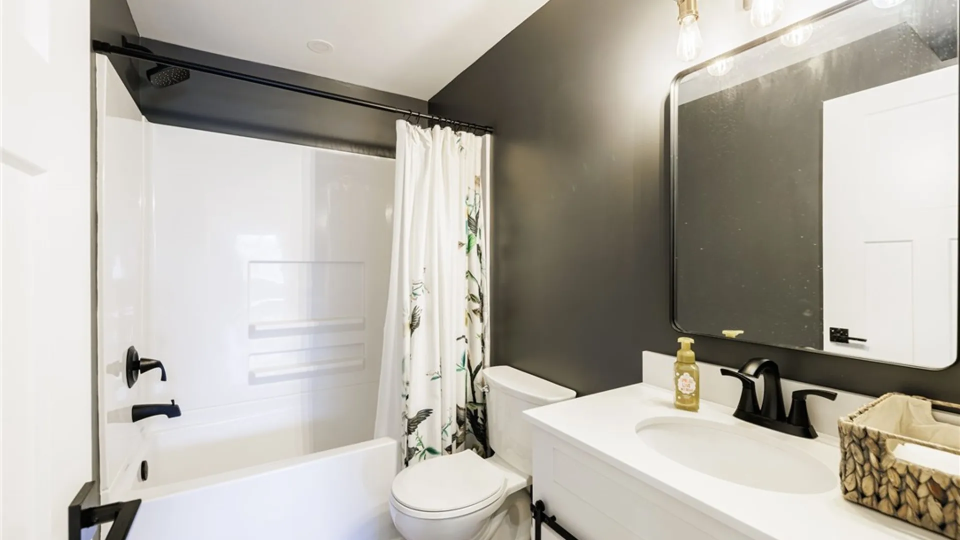 Property at 1816 Halesworth Lane, Webster, NY 14519 46