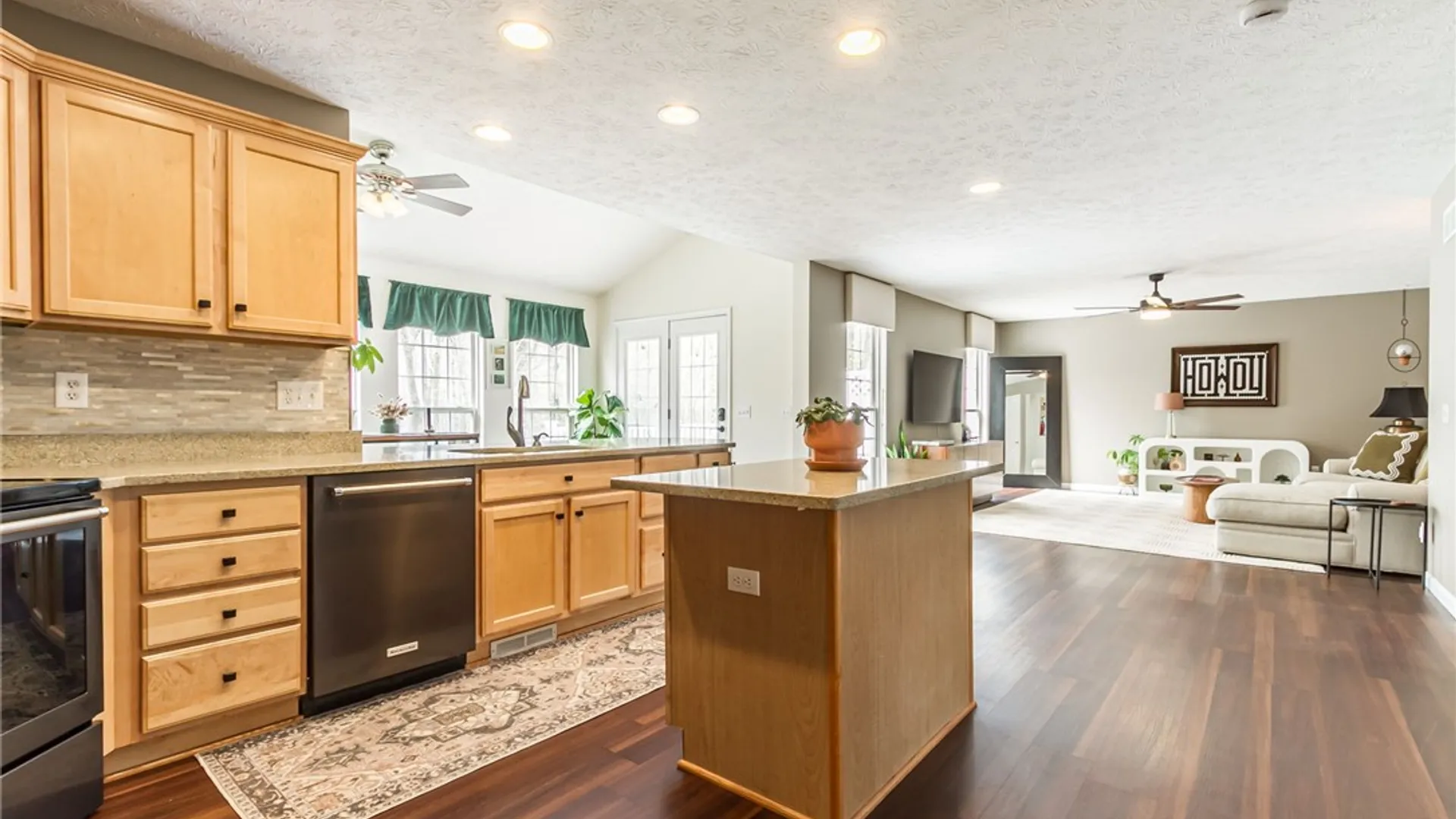 Property at 33 Chadwick Manor, Perinton, NY 14450 8