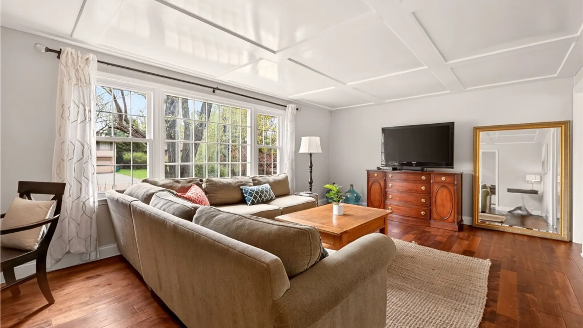 Property at 19 Bretton Woods Drive, Pittsford, NY 14618 8