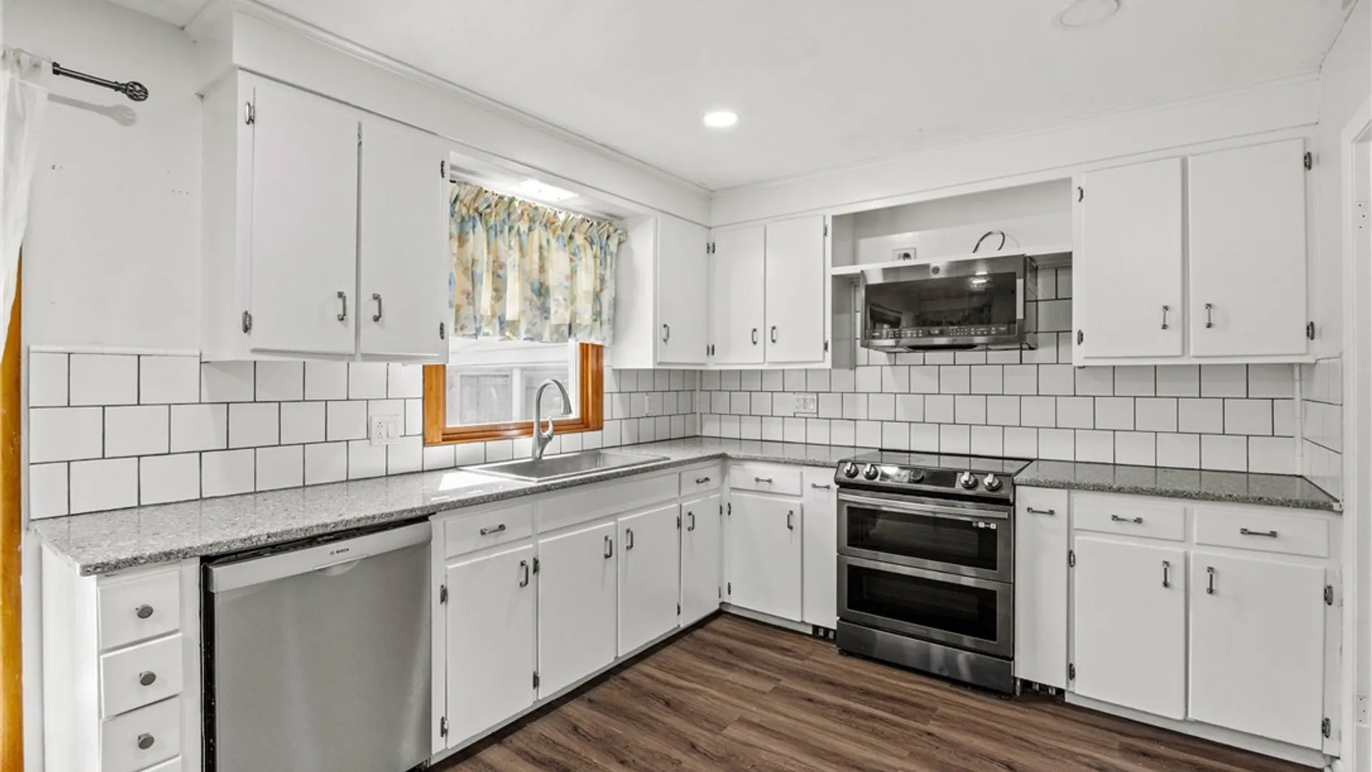 Property at 569 Marsh Road, Pittsford, NY 14534 8