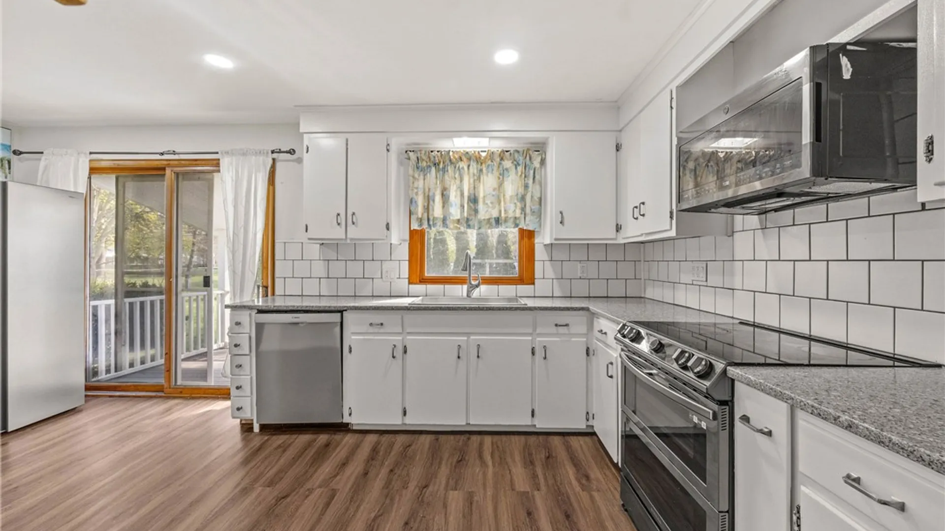 Property at 569 Marsh Road, Pittsford, NY 14534 9